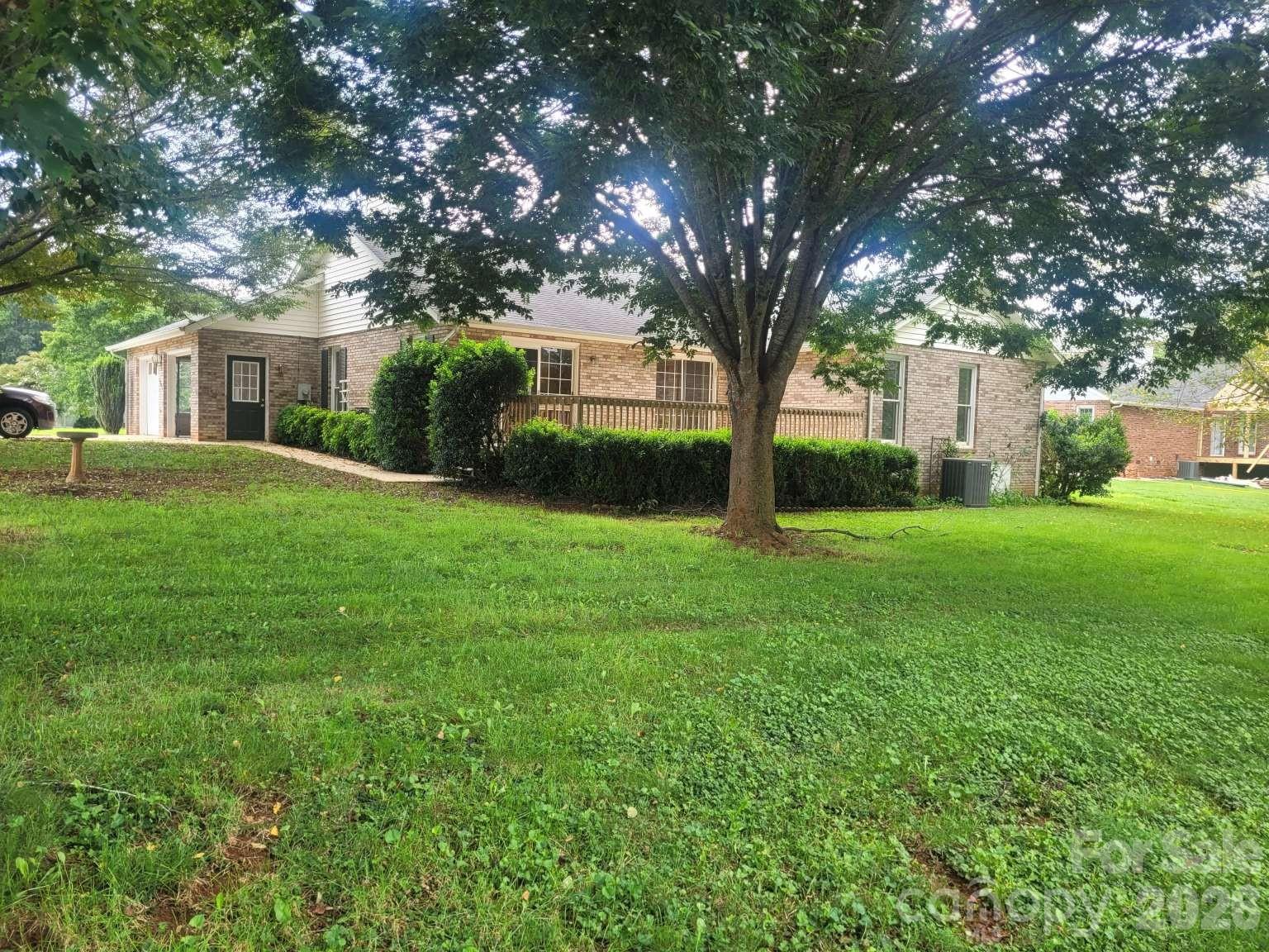 1275 Grady Lane — Hickory