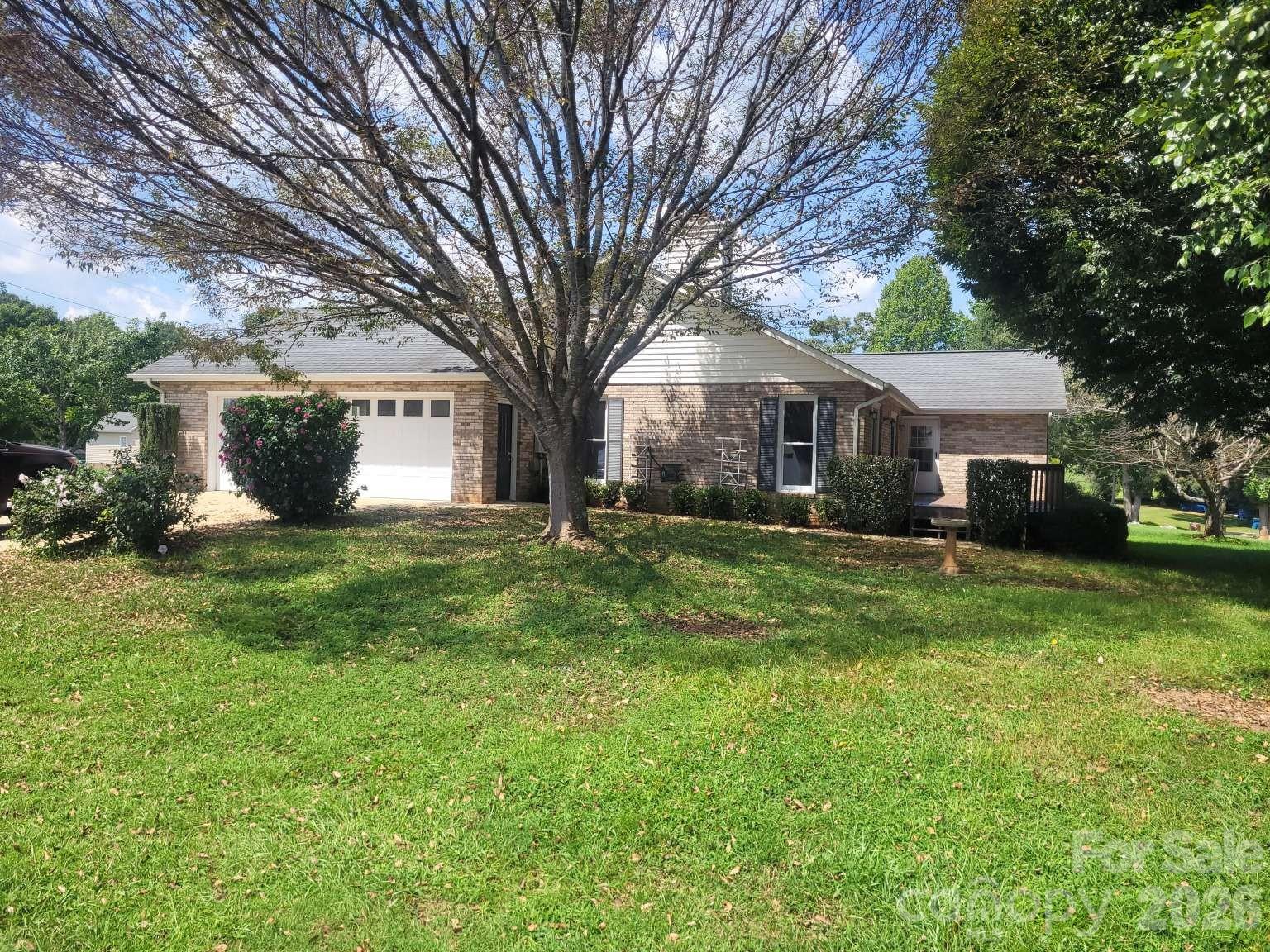 1275 Grady Lane — Hickory