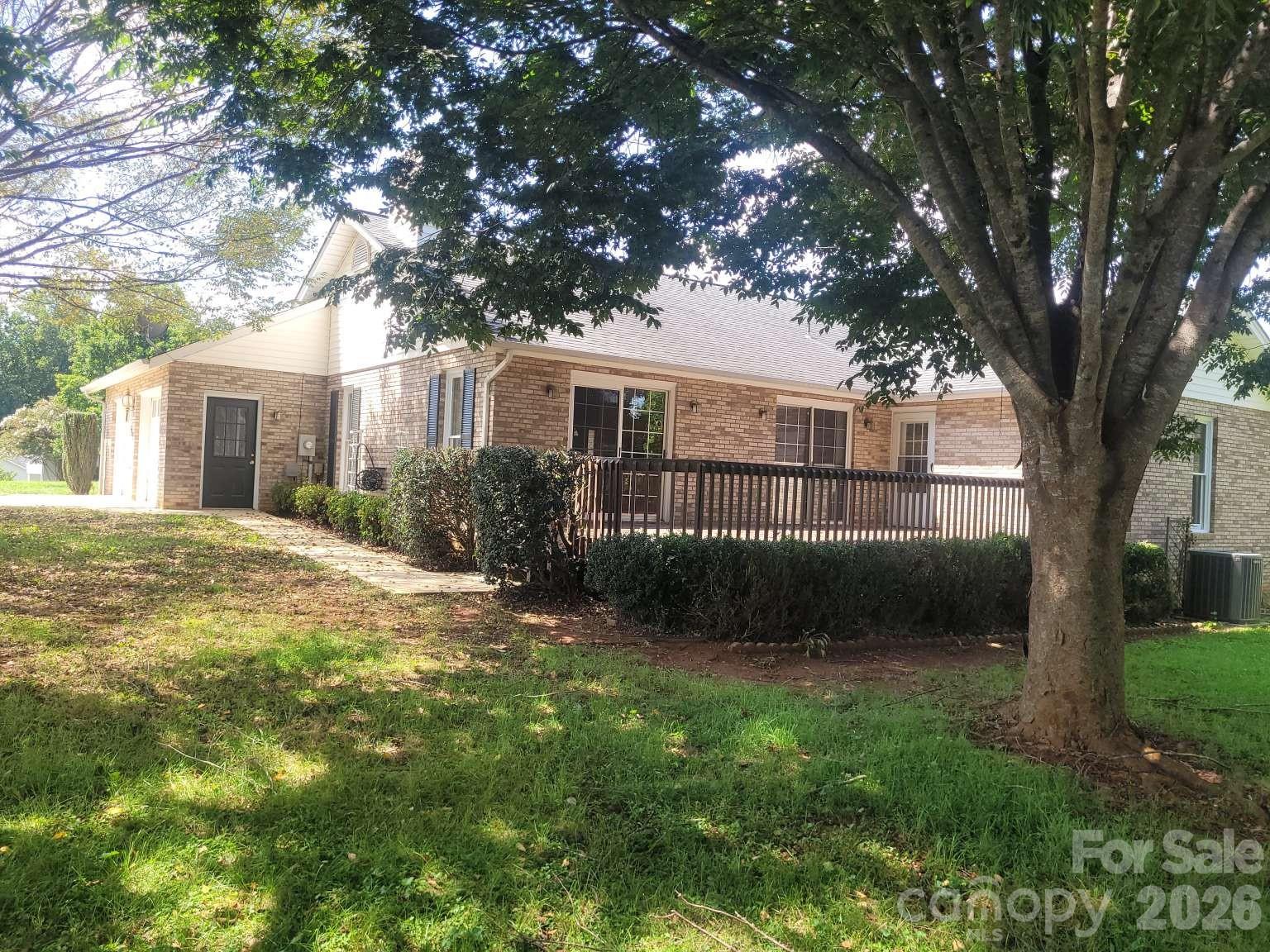 1275 Grady Lane — Hickory