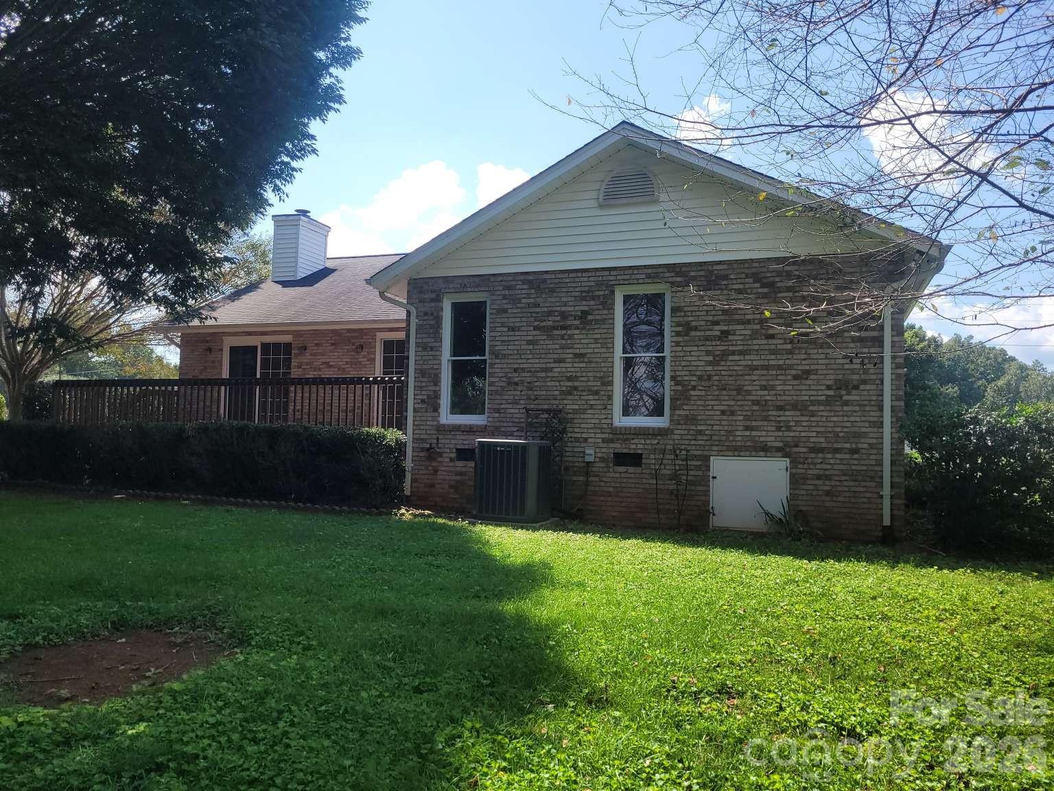 1275 Grady Lane — Hickory