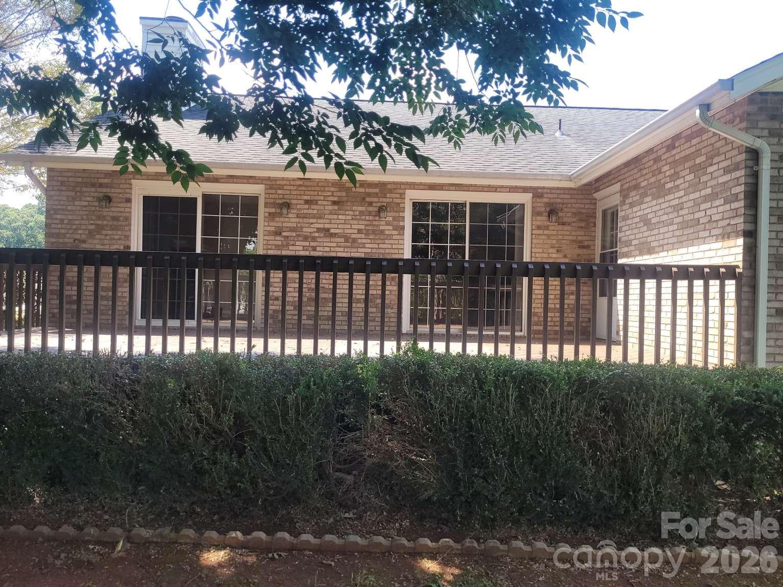 1275 Grady Lane — Hickory