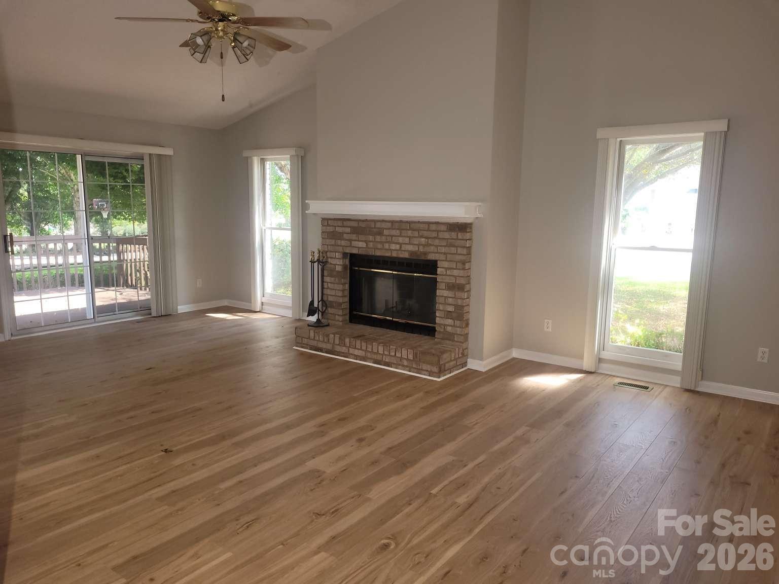 1275 Grady Lane — Hickory