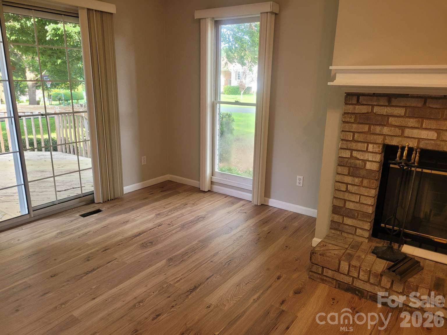 1275 Grady Lane — Hickory