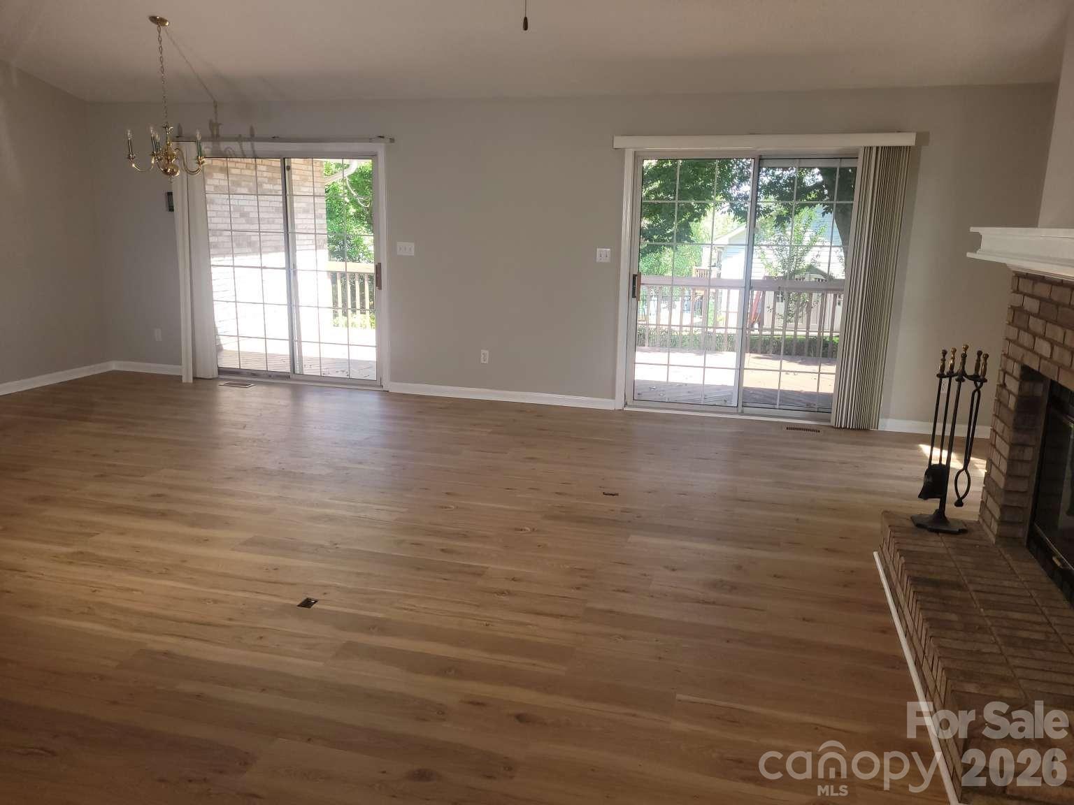 1275 Grady Lane — Hickory