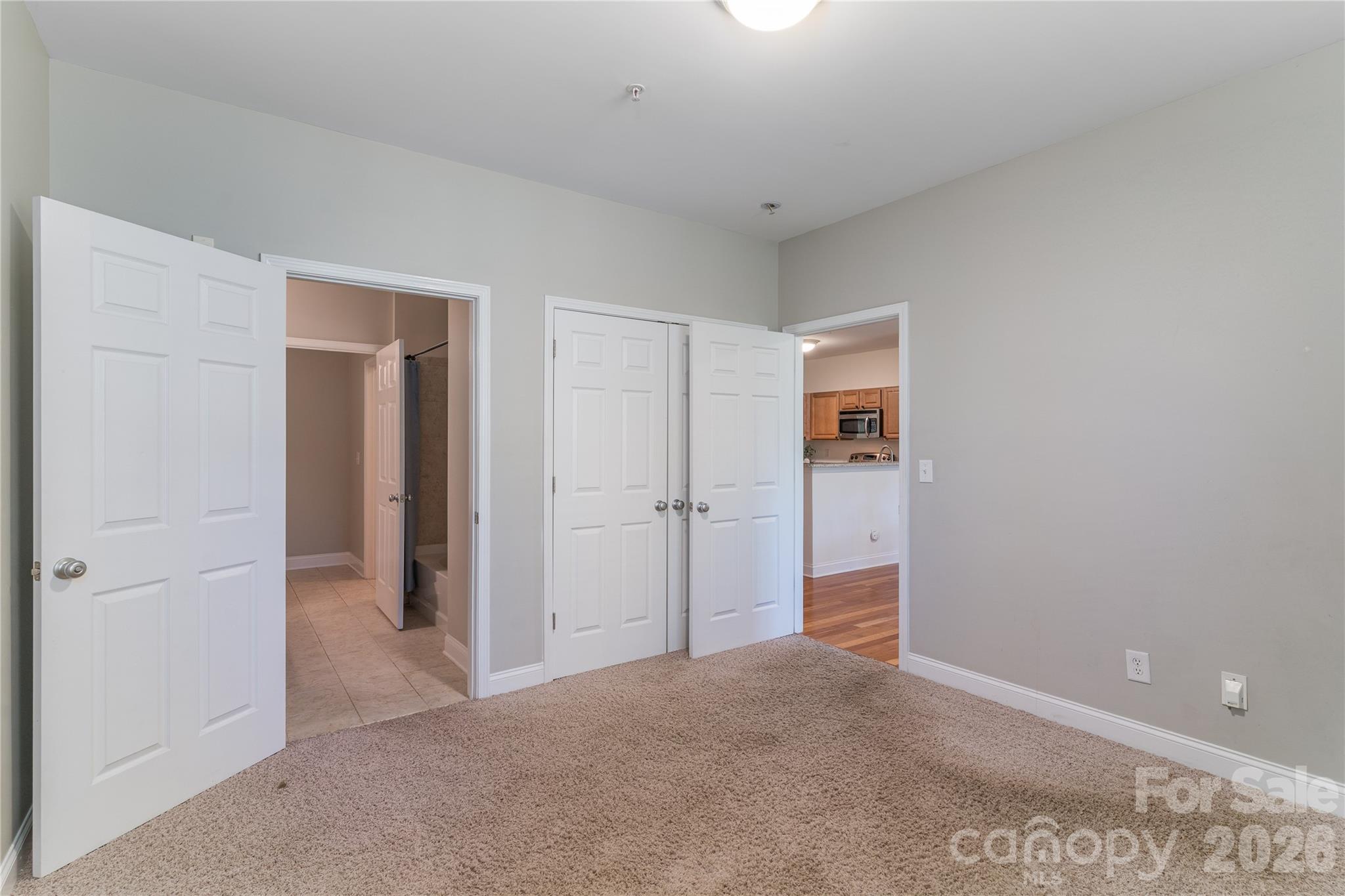 1000 E Woodlawn Road #217 — Charlotte