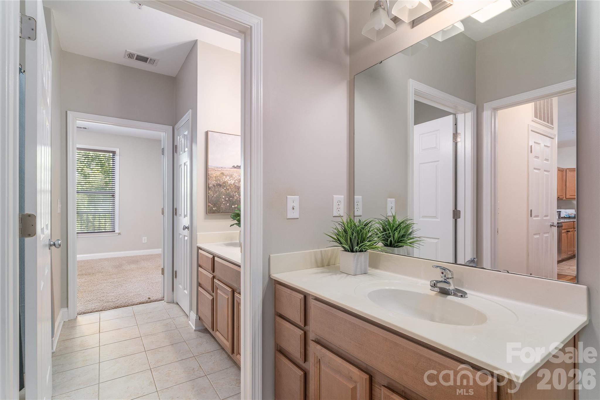 1000 E Woodlawn Road #217 — Charlotte