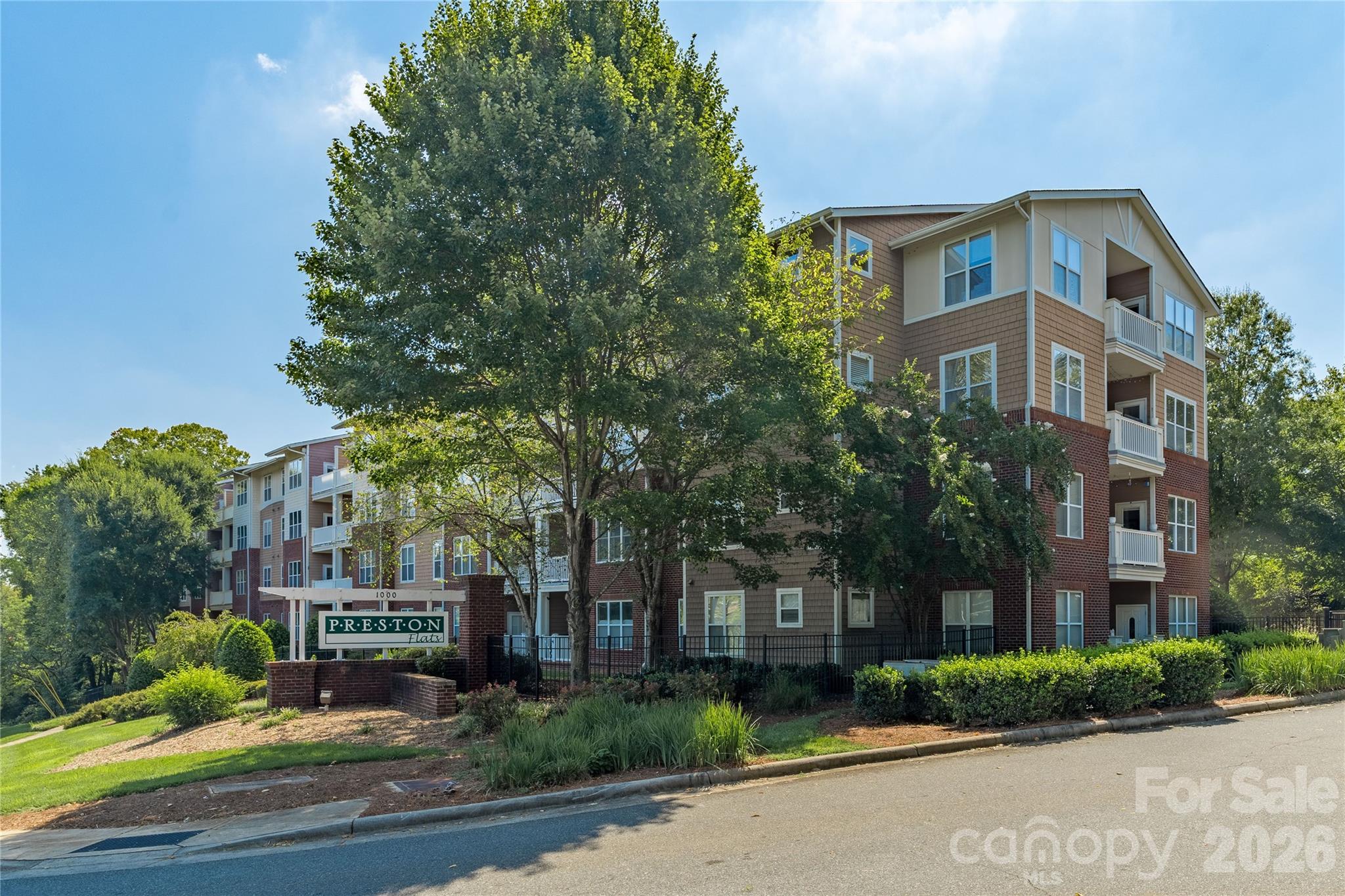 1000 E Woodlawn Road #217 — Charlotte