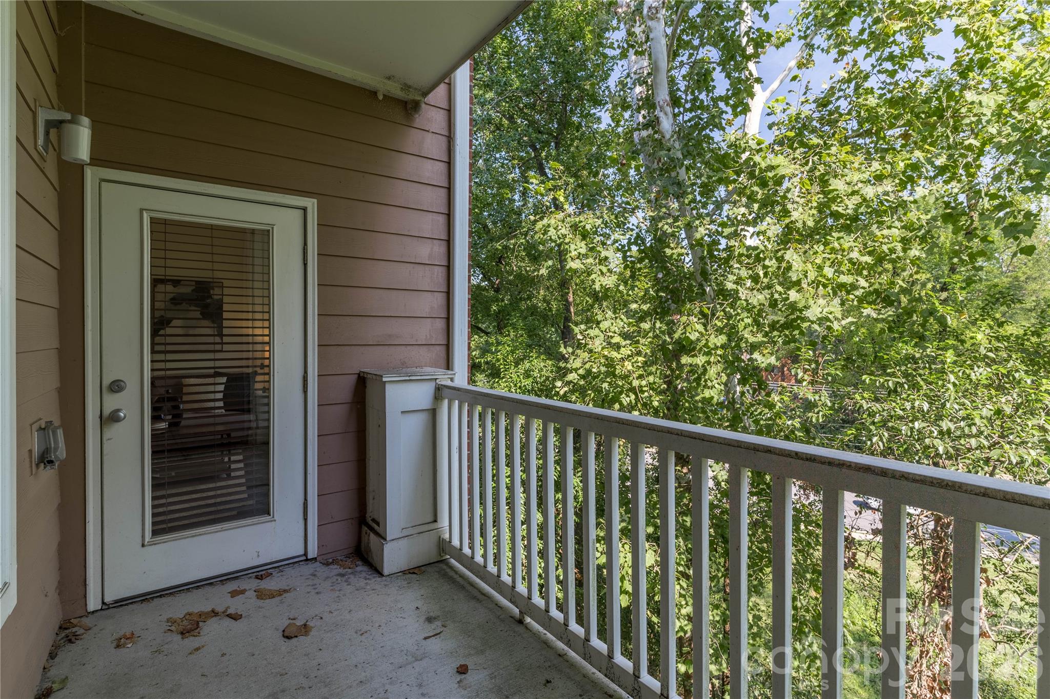 1000 E Woodlawn Road #217 — Charlotte