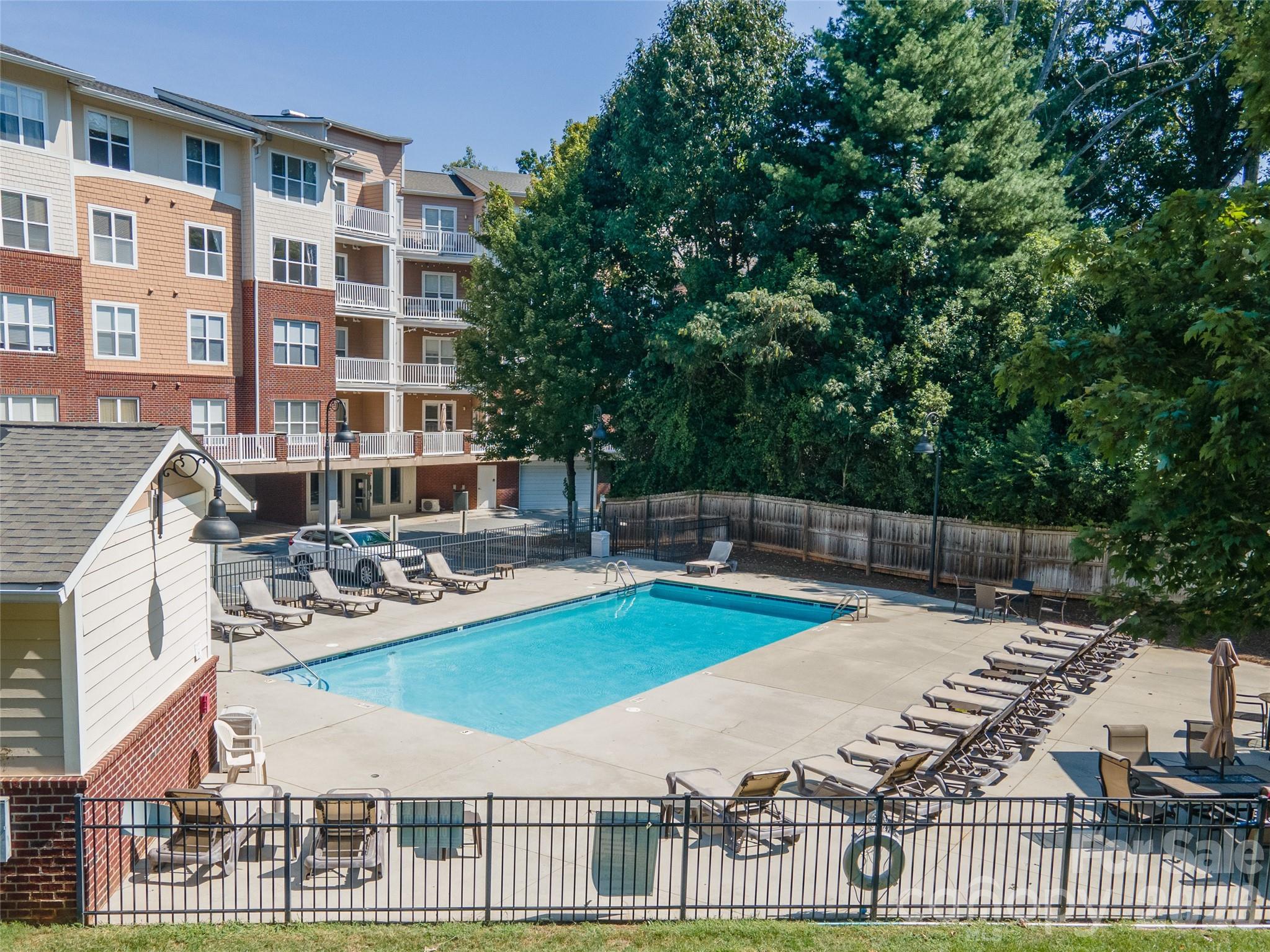 1000 E Woodlawn Road #217 — Charlotte