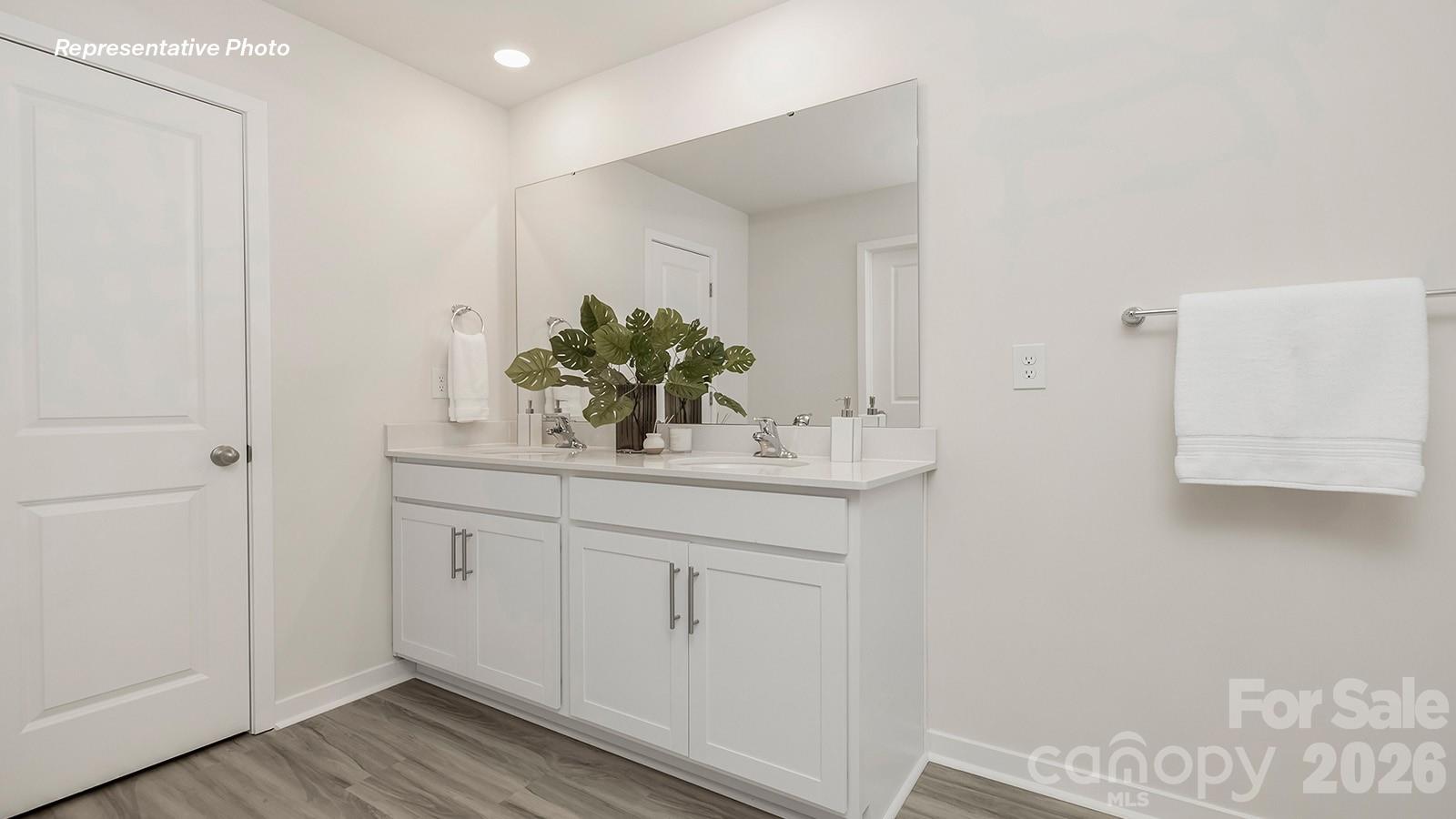 544 N Sparkleberry Street — Chester