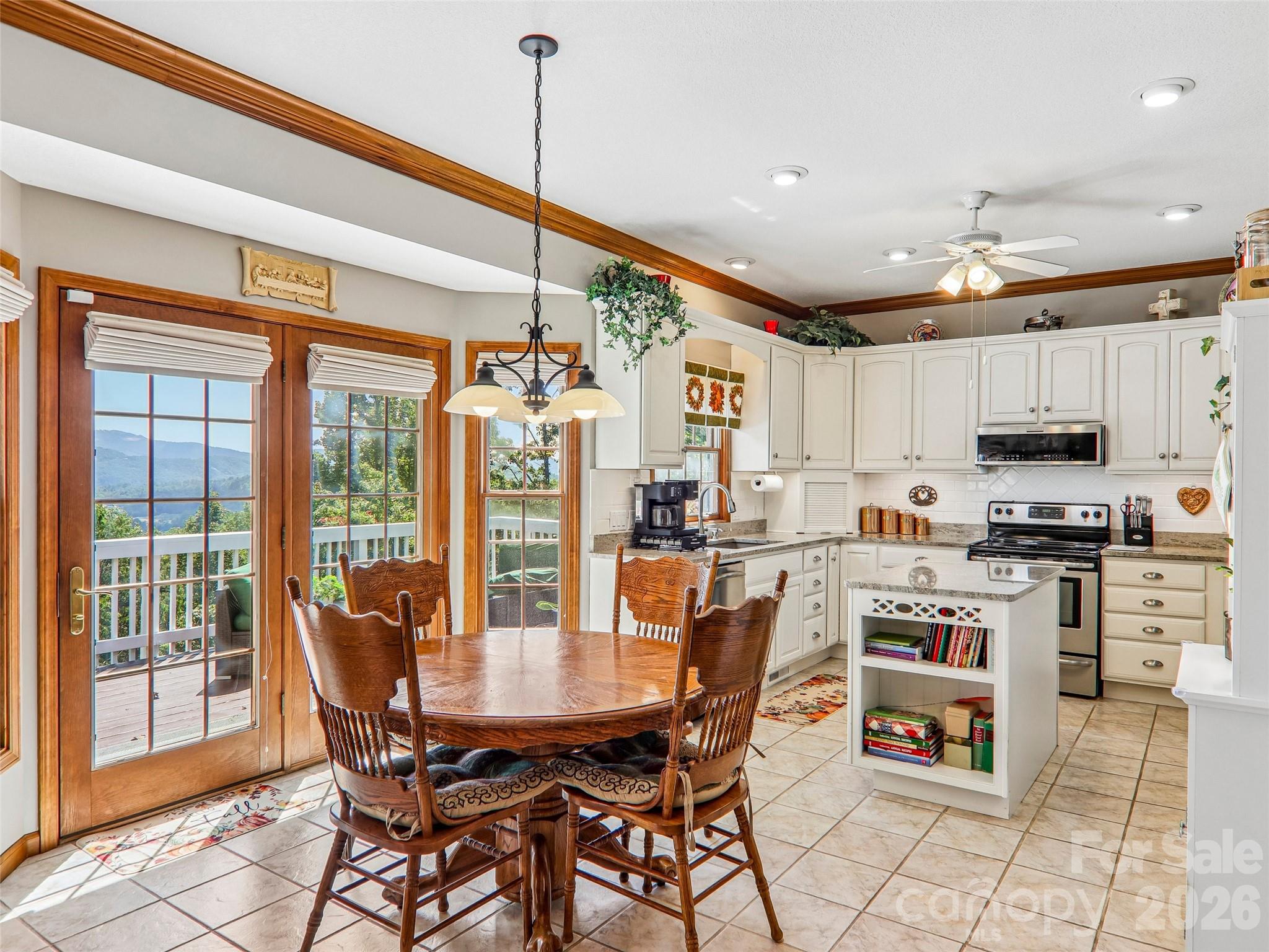 16 Hobe Crest — Hendersonville