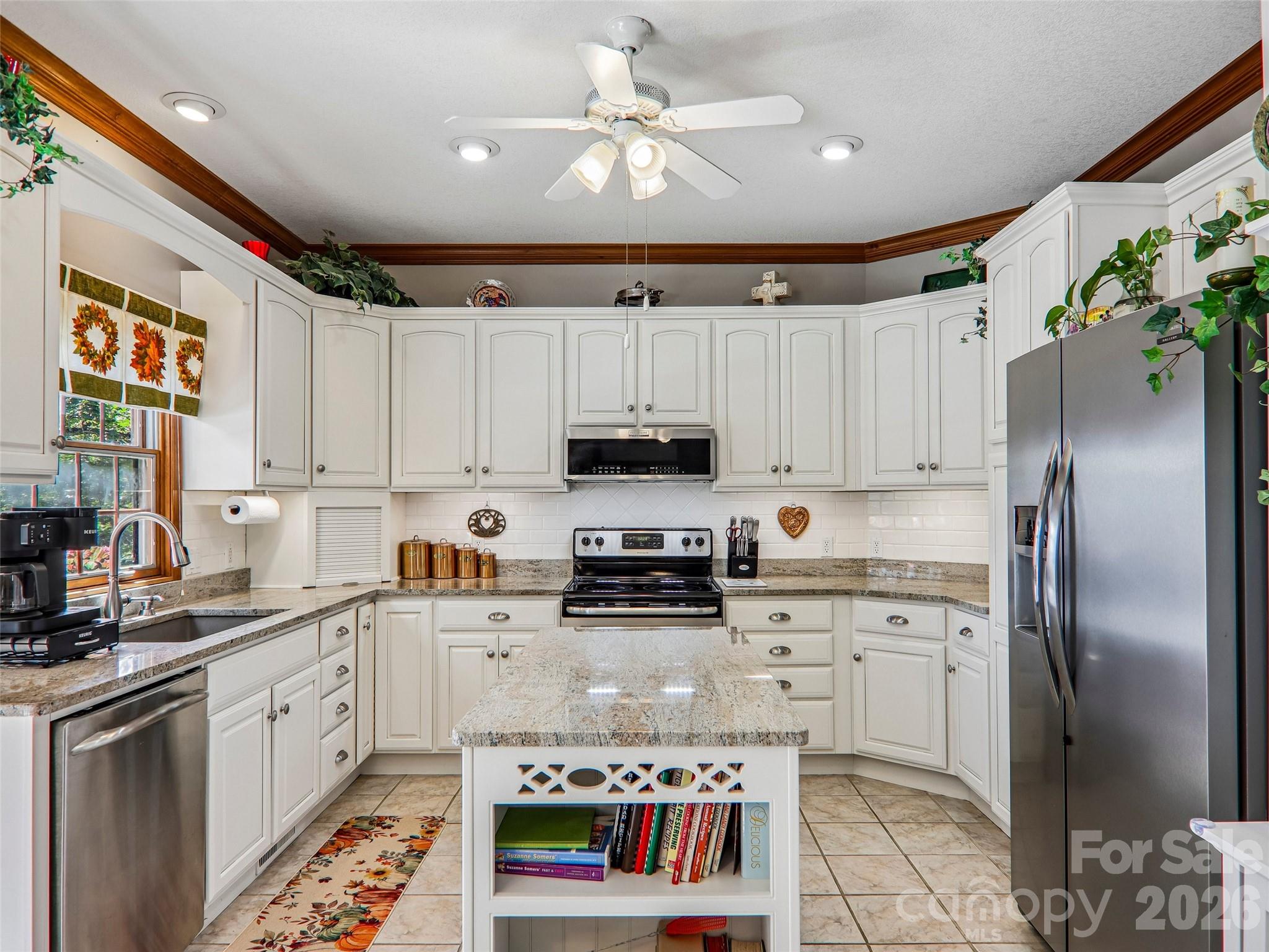 16 Hobe Crest — Hendersonville