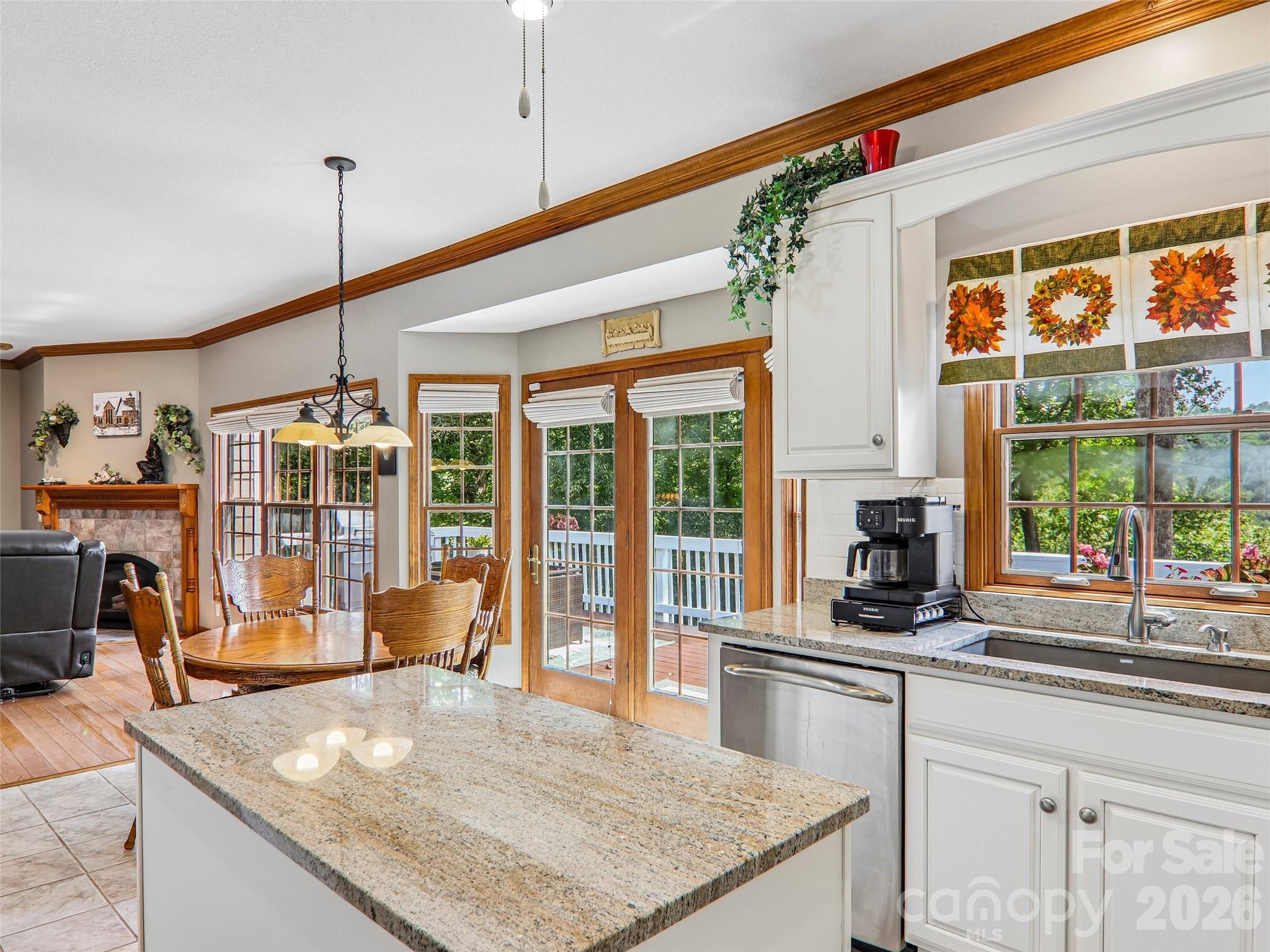 16 Hobe Crest — Hendersonville