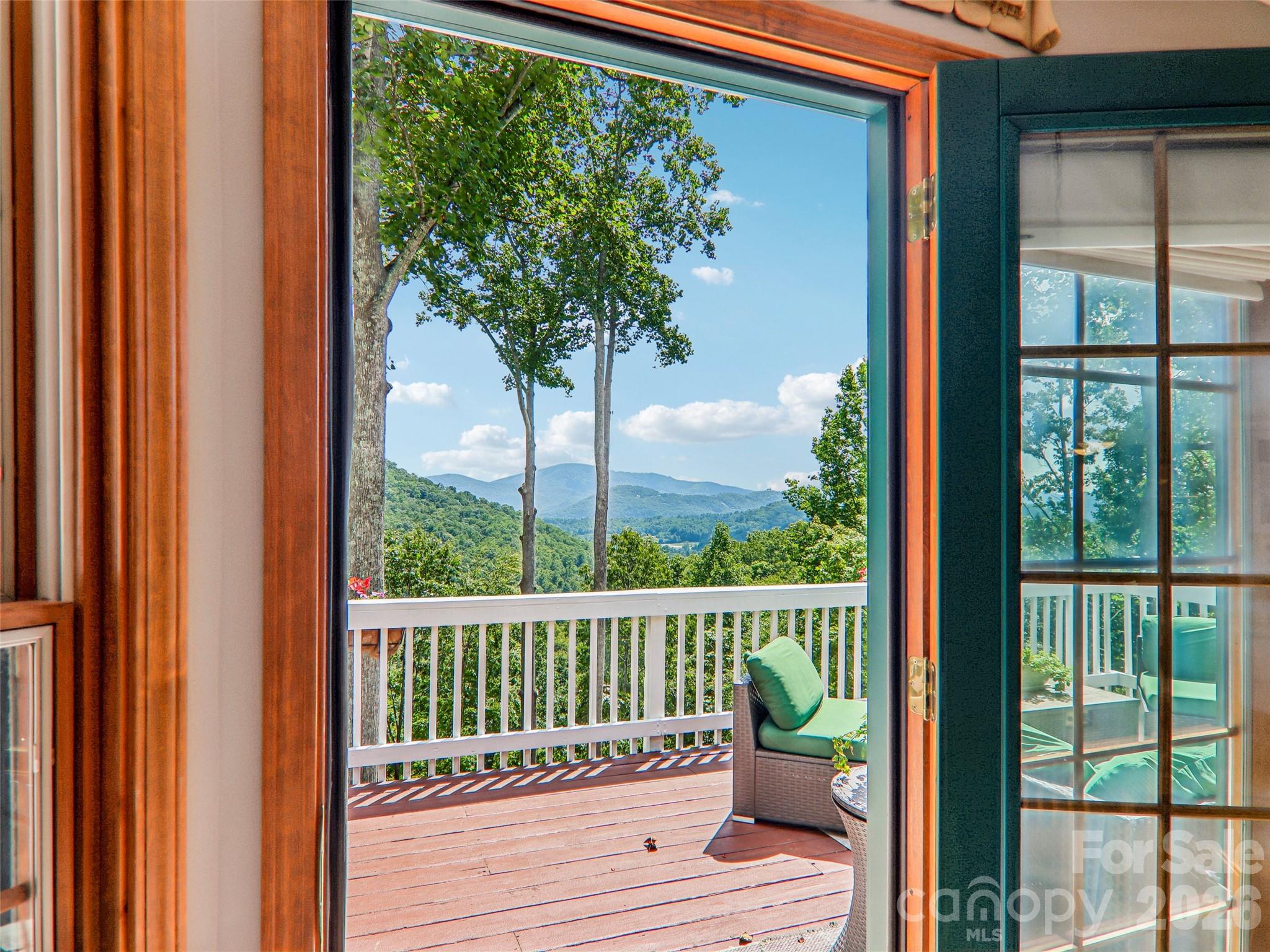16 Hobe Crest — Hendersonville
