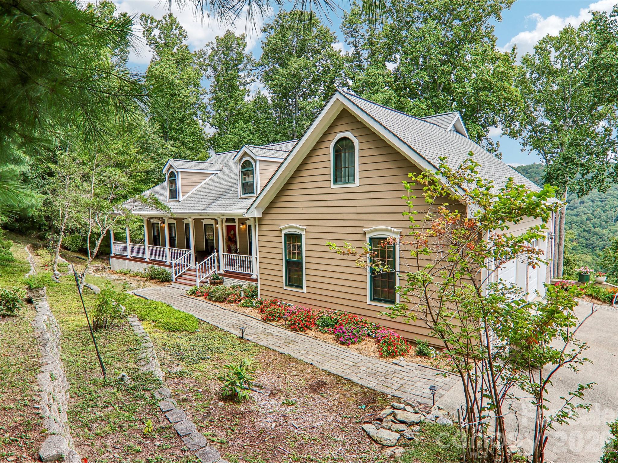 16 Hobe Crest — Hendersonville