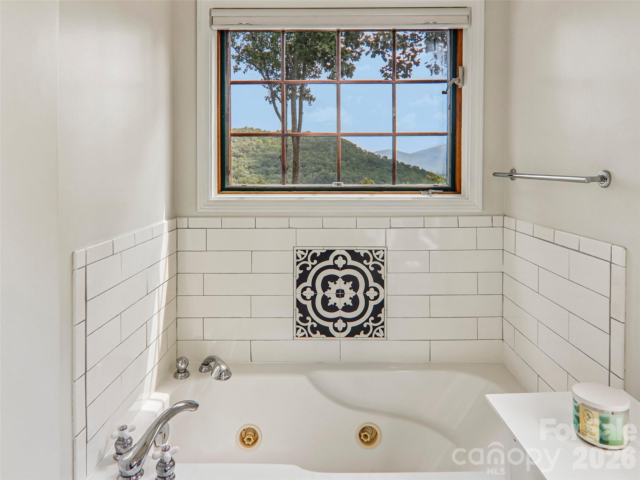 16 Hobe Crest — Hendersonville