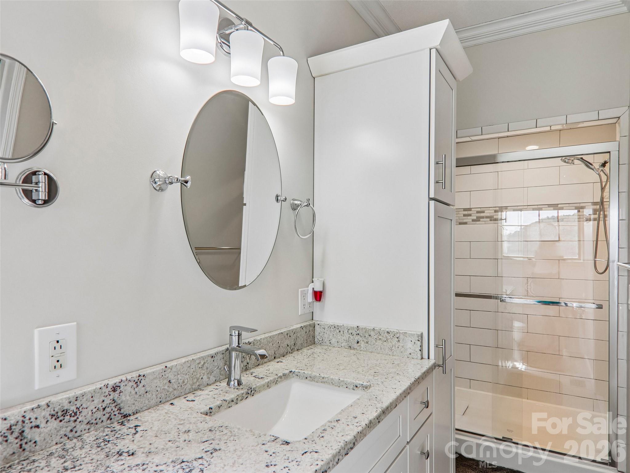 16 Hobe Crest — Hendersonville