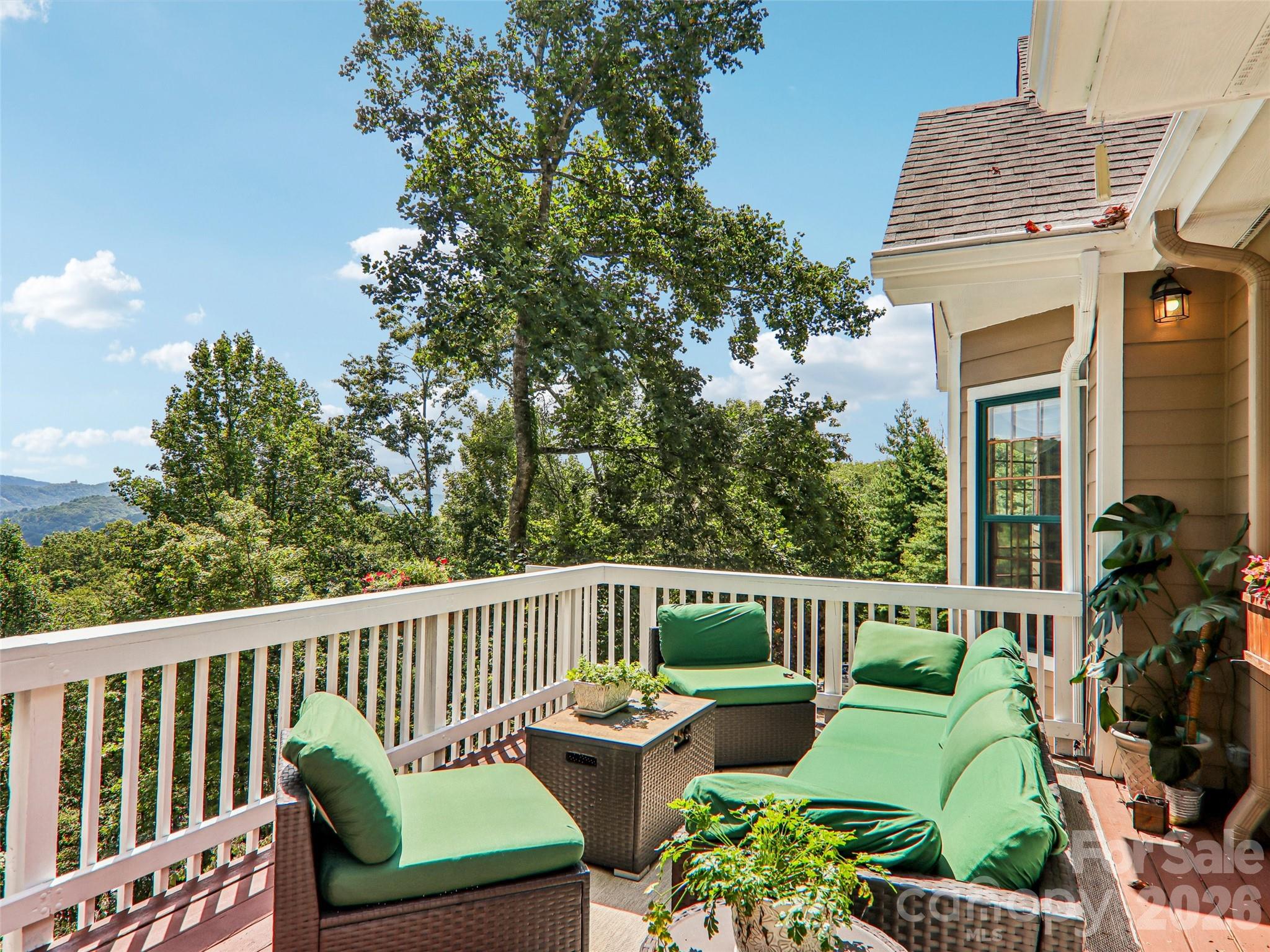 16 Hobe Crest — Hendersonville