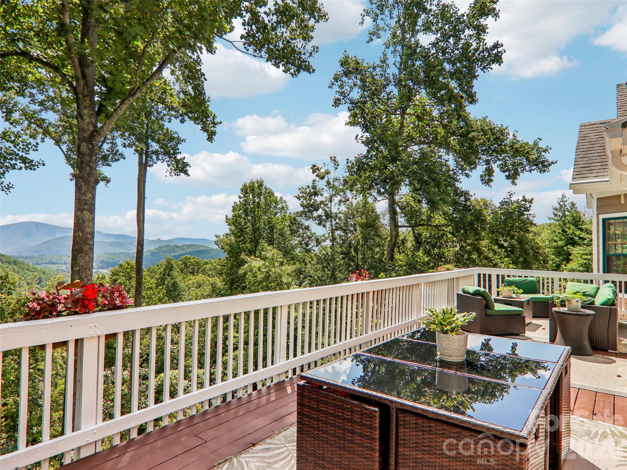 16 Hobe Crest — Hendersonville