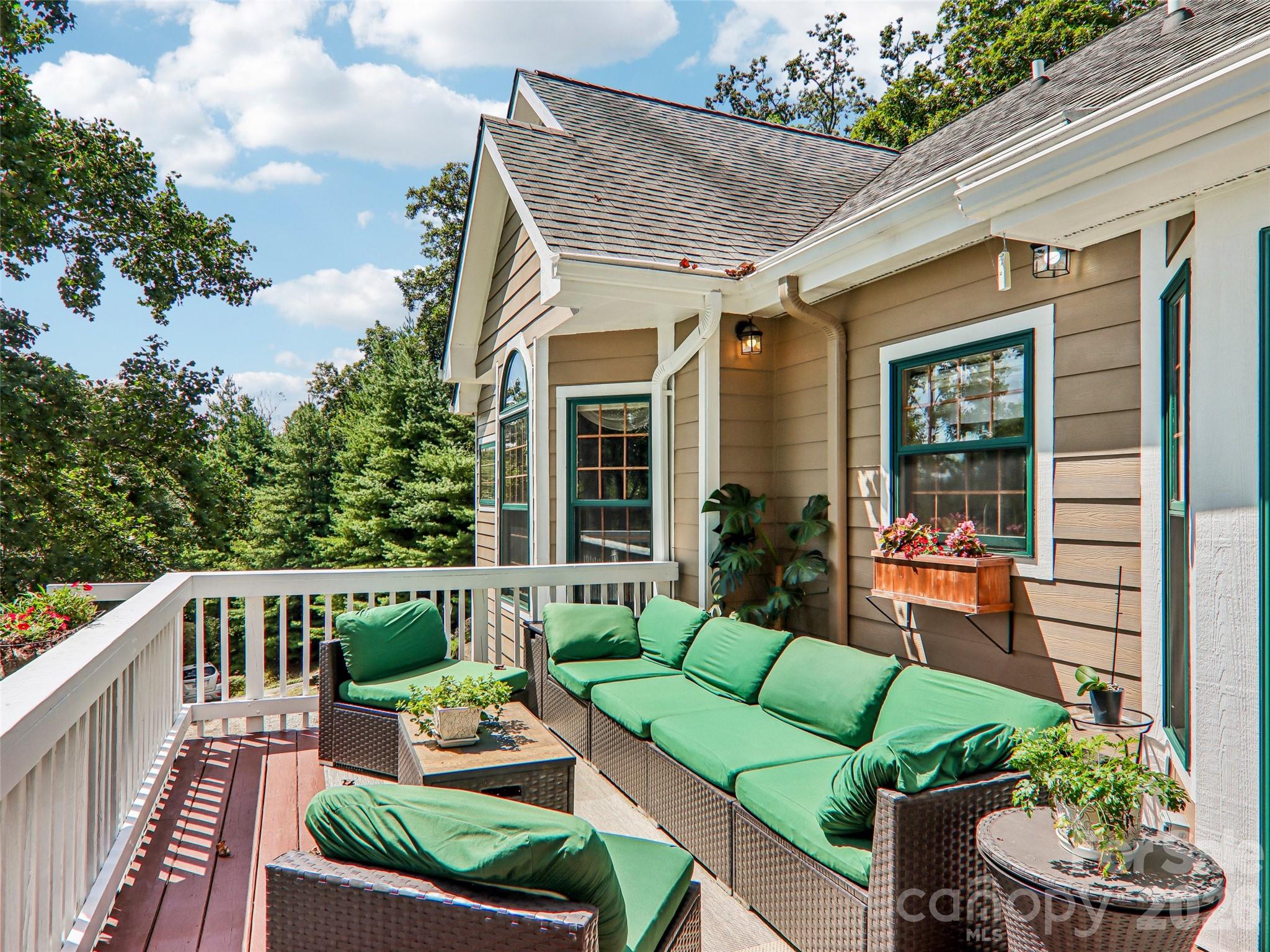 16 Hobe Crest — Hendersonville