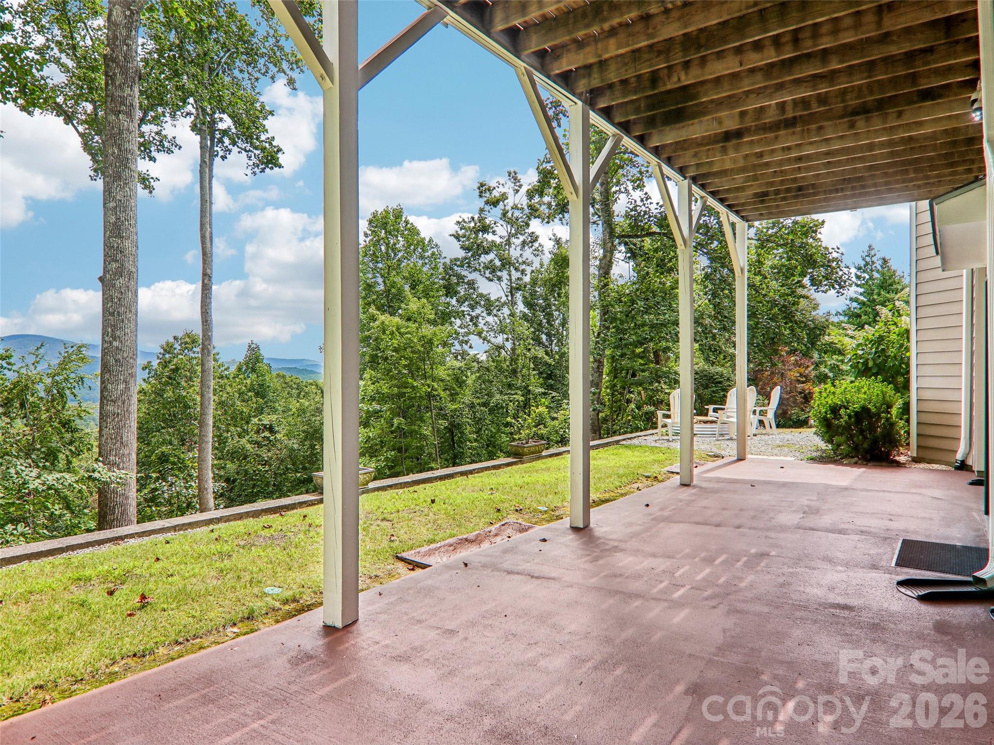 16 Hobe Crest — Hendersonville