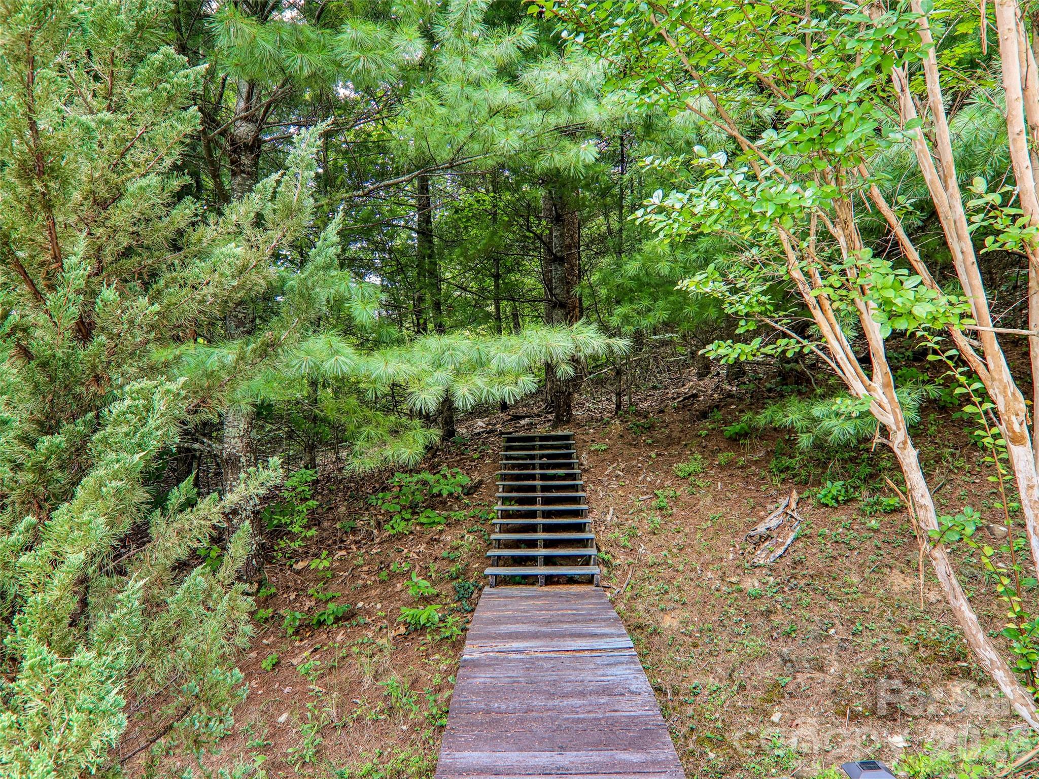 16 Hobe Crest — Hendersonville
