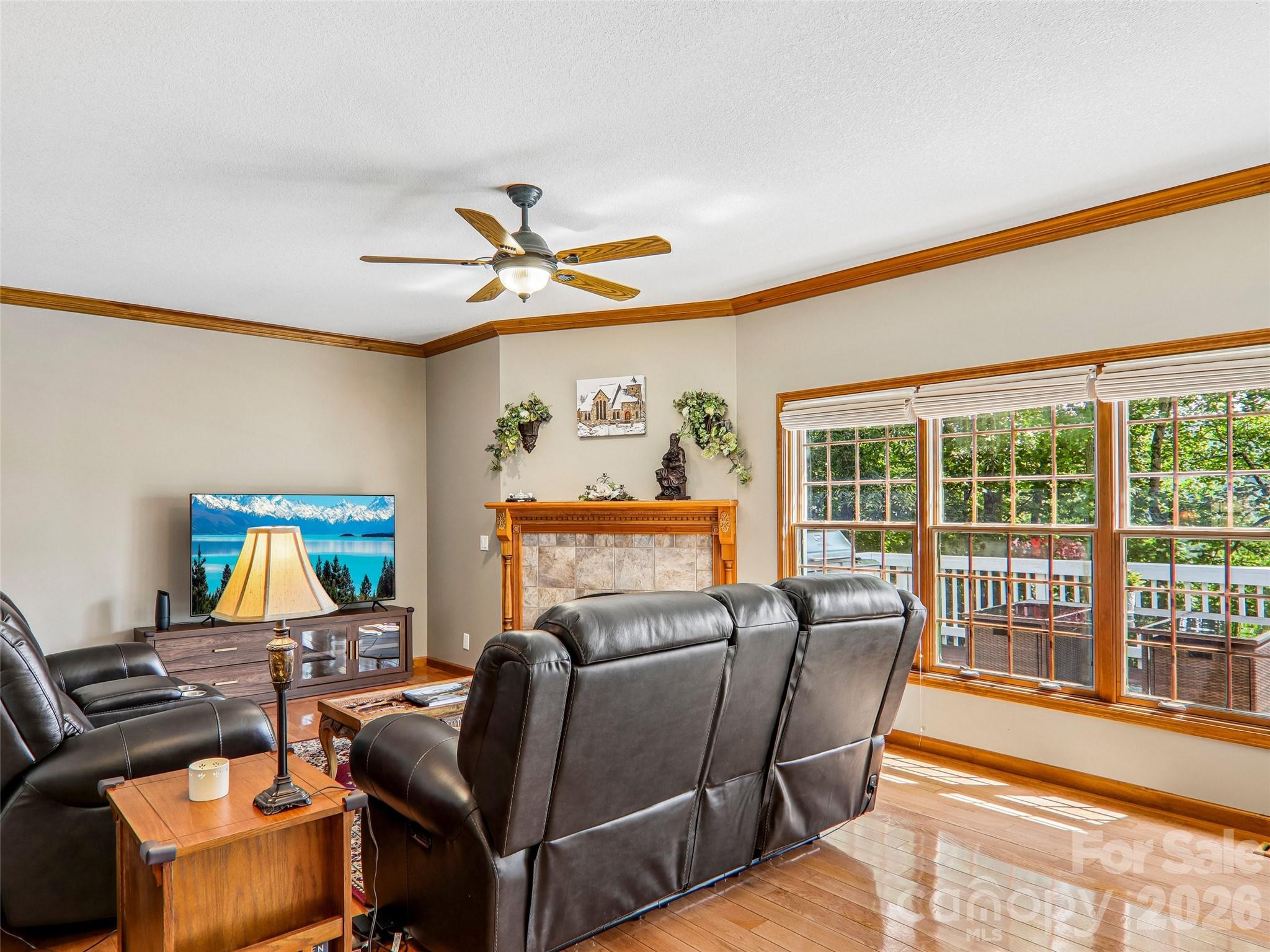 16 Hobe Crest — Hendersonville
