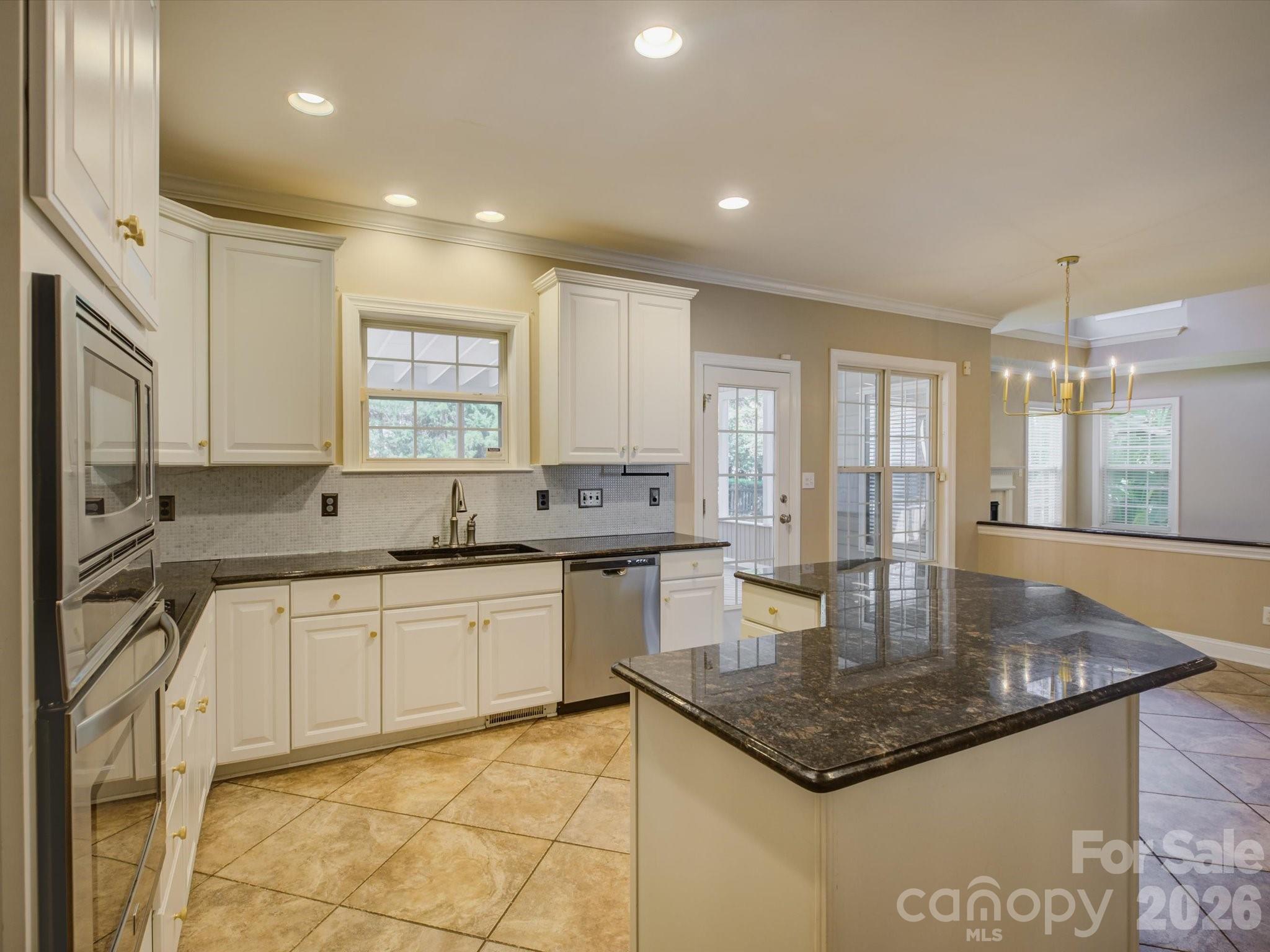 605 Queenswater Lane — Waxhaw