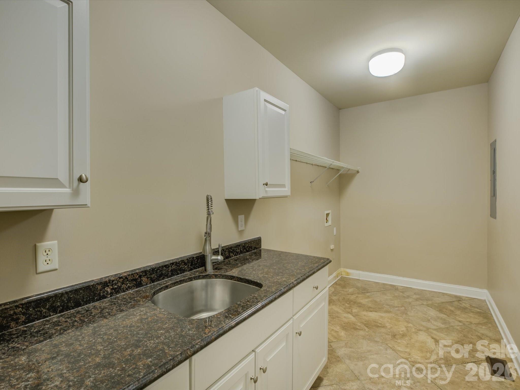 605 Queenswater Lane — Waxhaw