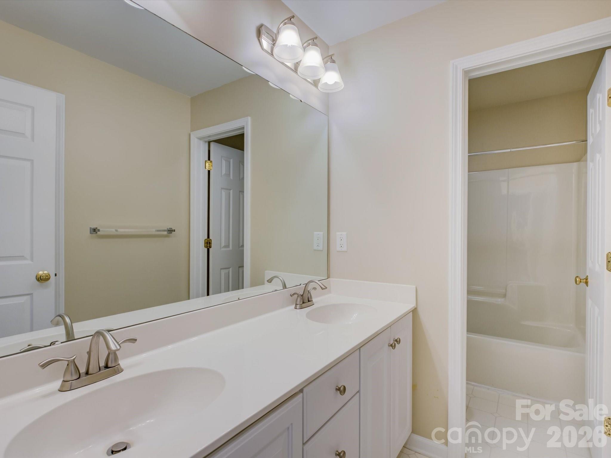 605 Queenswater Lane — Waxhaw
