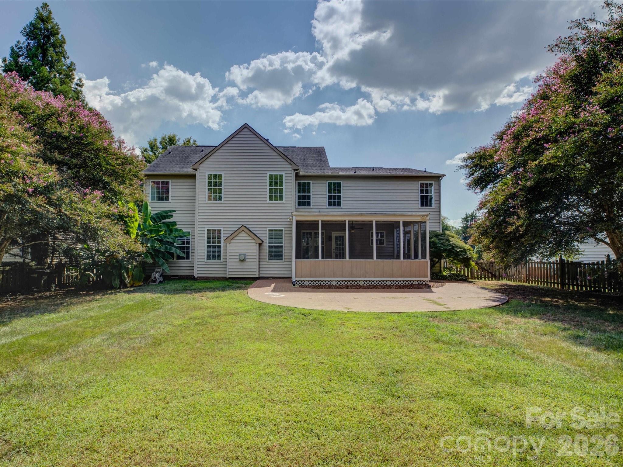 605 Queenswater Lane — Waxhaw