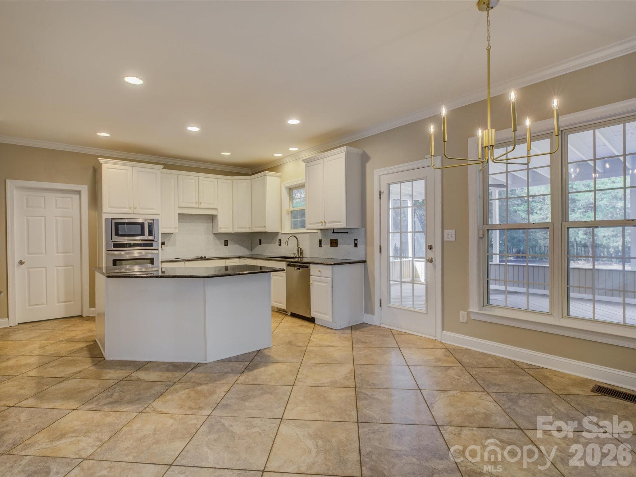 605 Queenswater Lane — Waxhaw