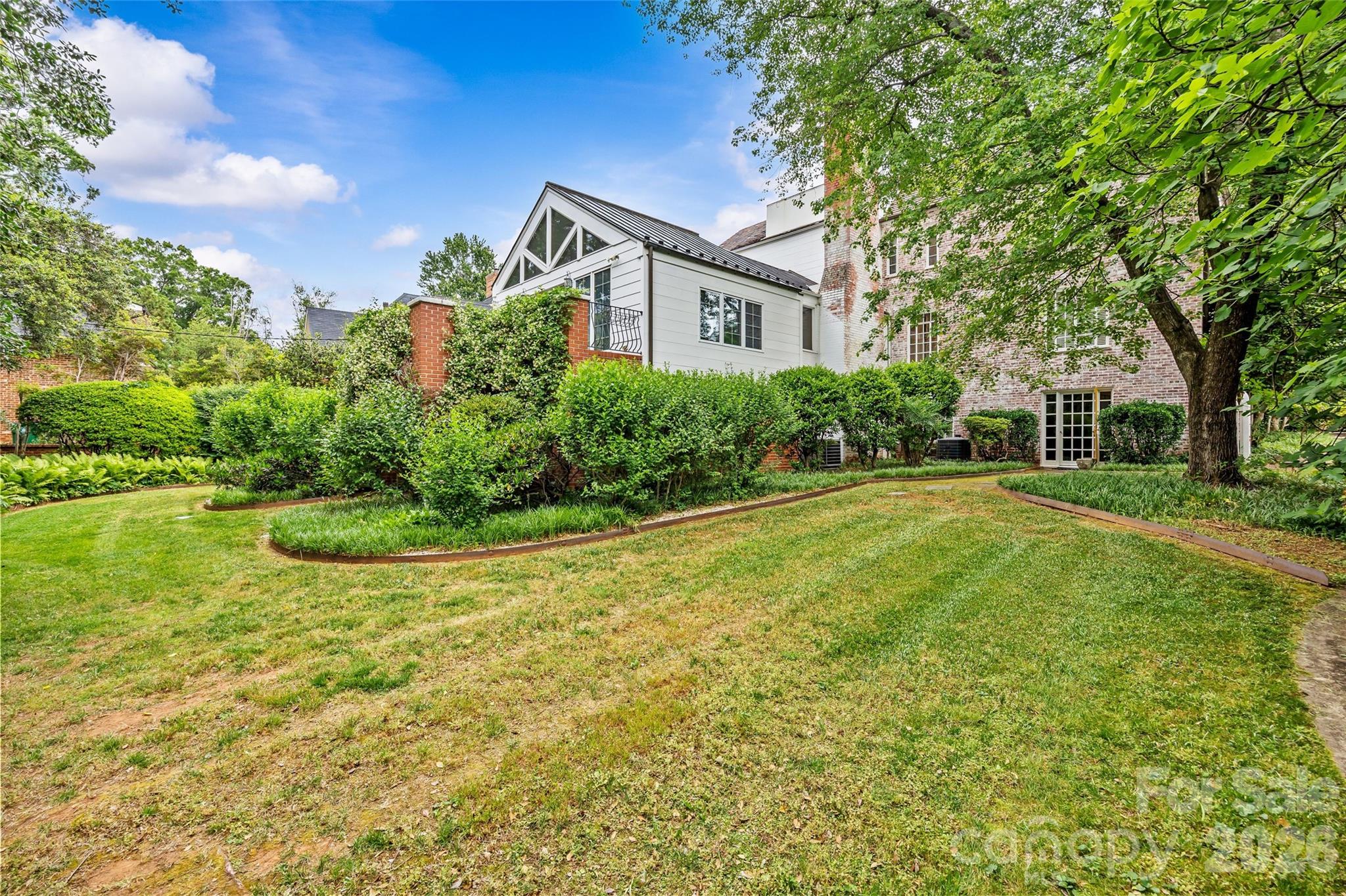 1858 Queens Road W — Charlotte