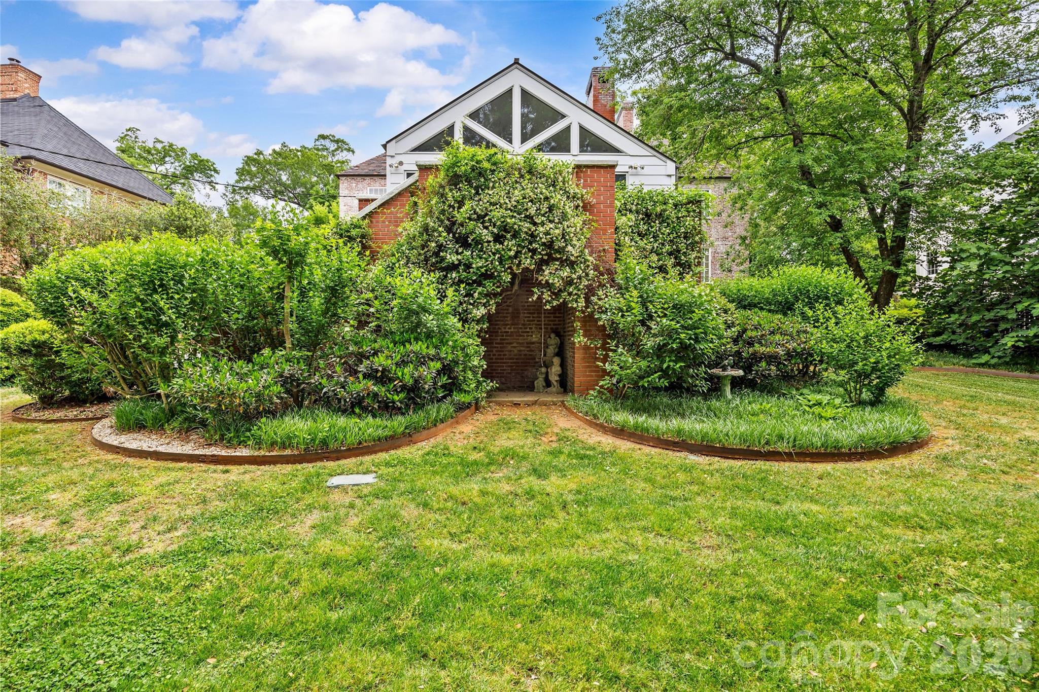 1858 Queens Road W — Charlotte