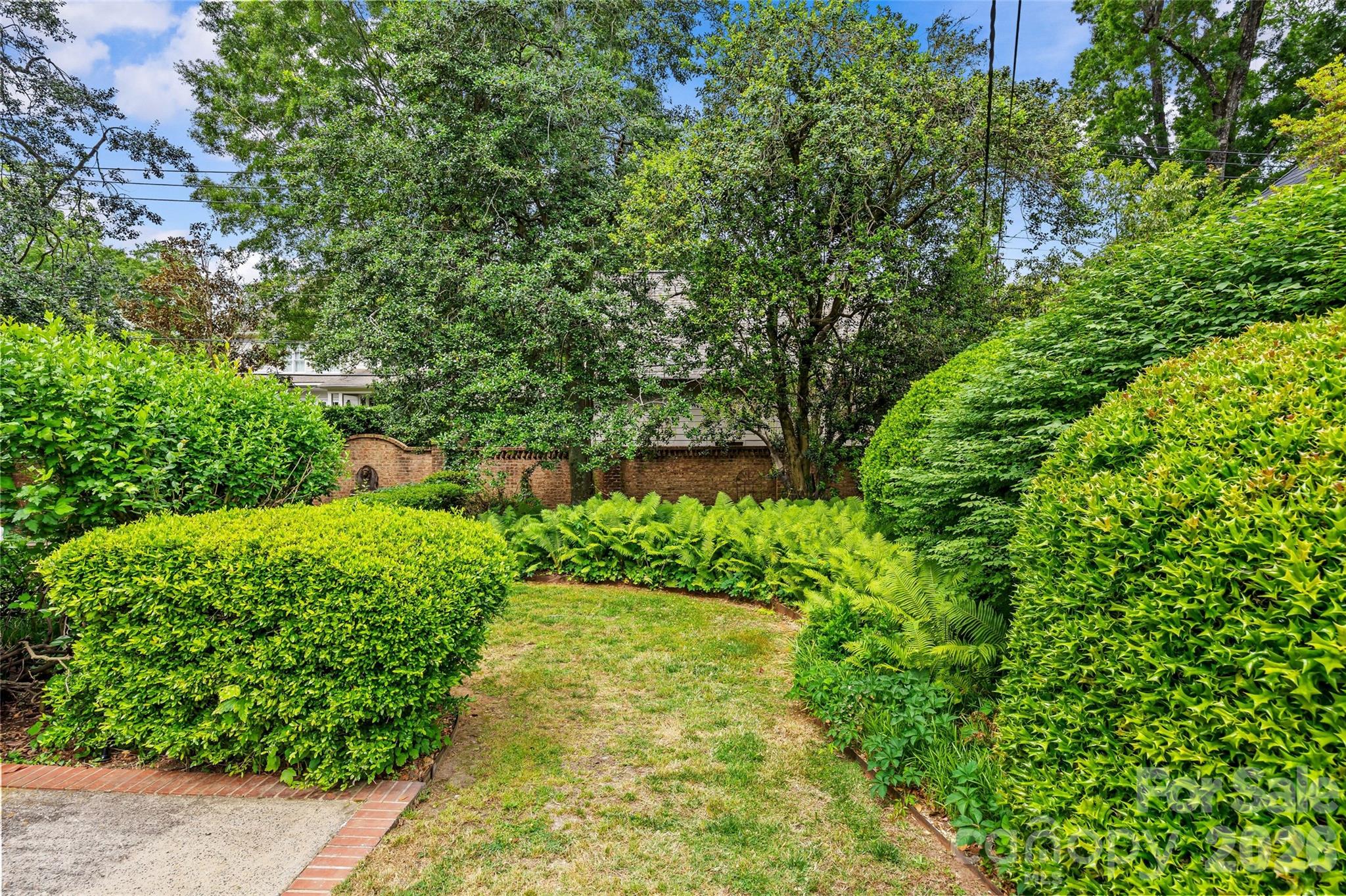 1858 Queens Road W — Charlotte