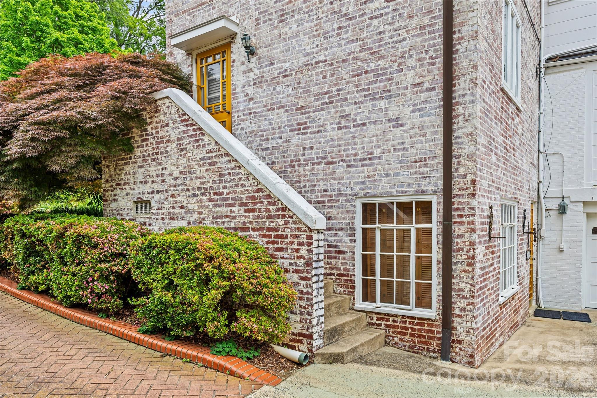 1858 Queens Road W — Charlotte