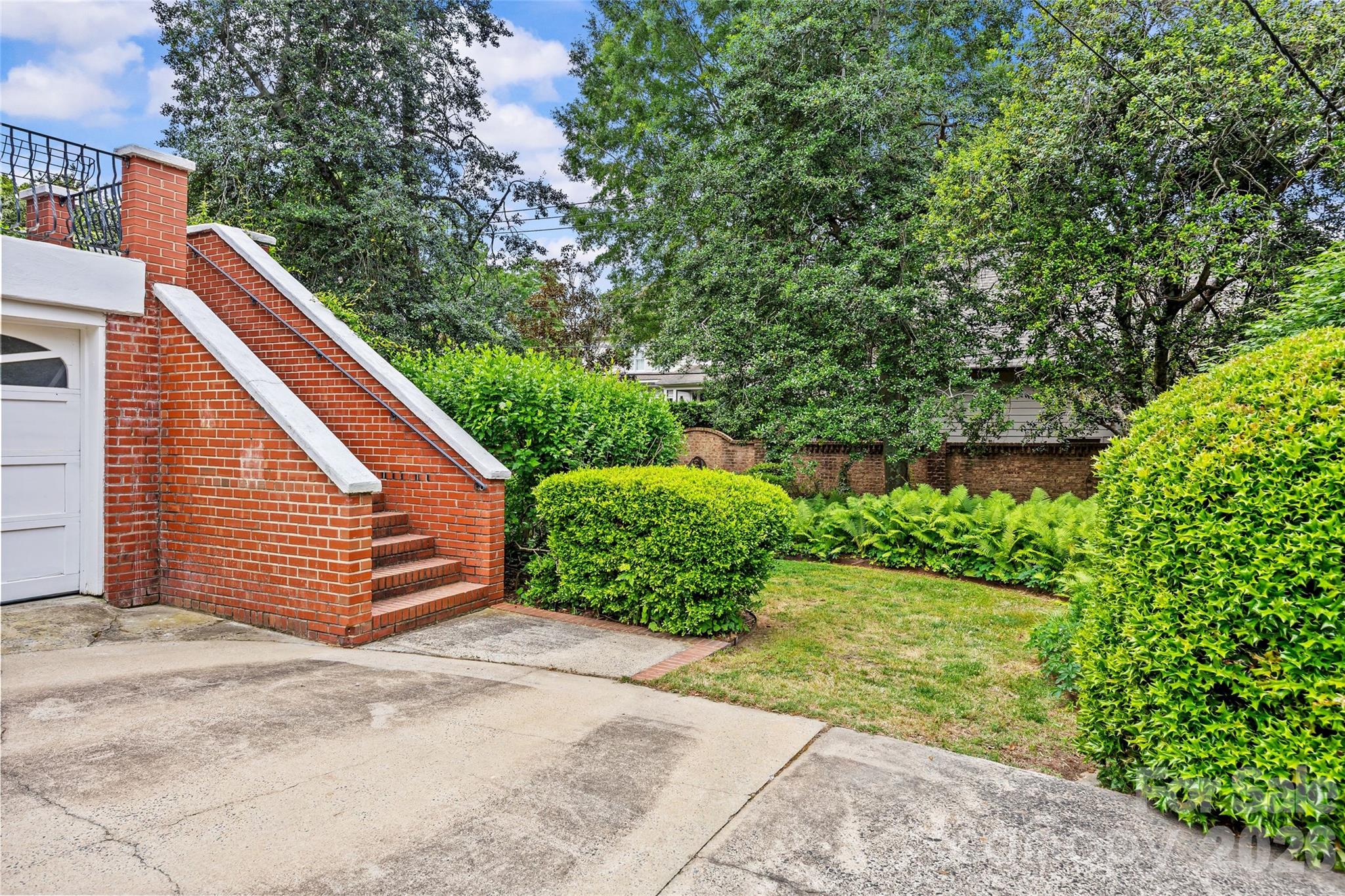 1858 Queens Road W — Charlotte