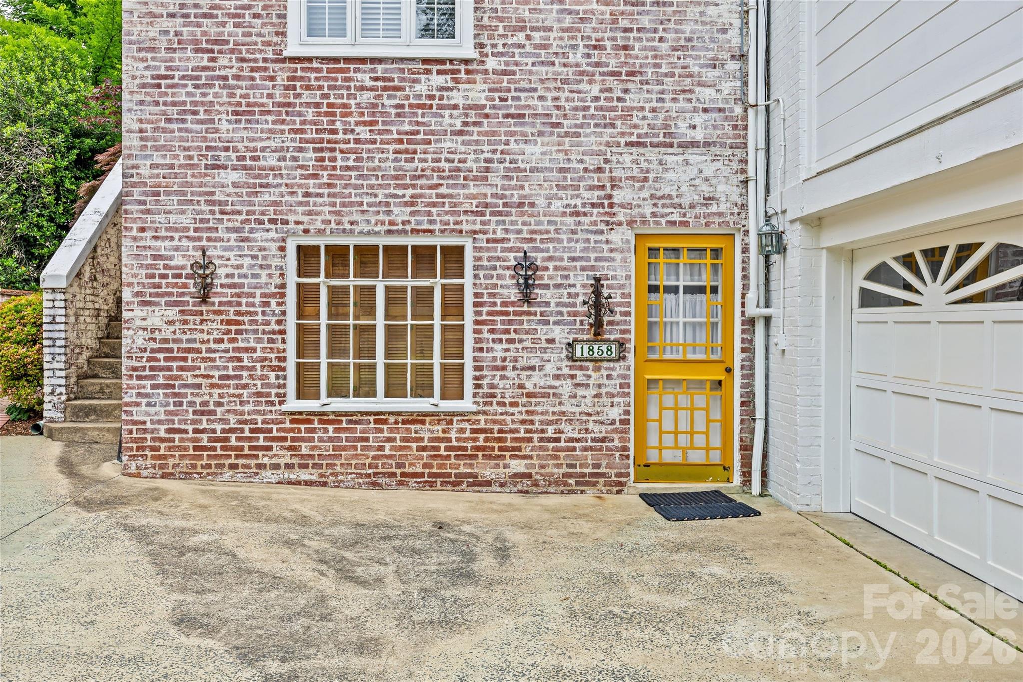 1858 Queens Road W — Charlotte