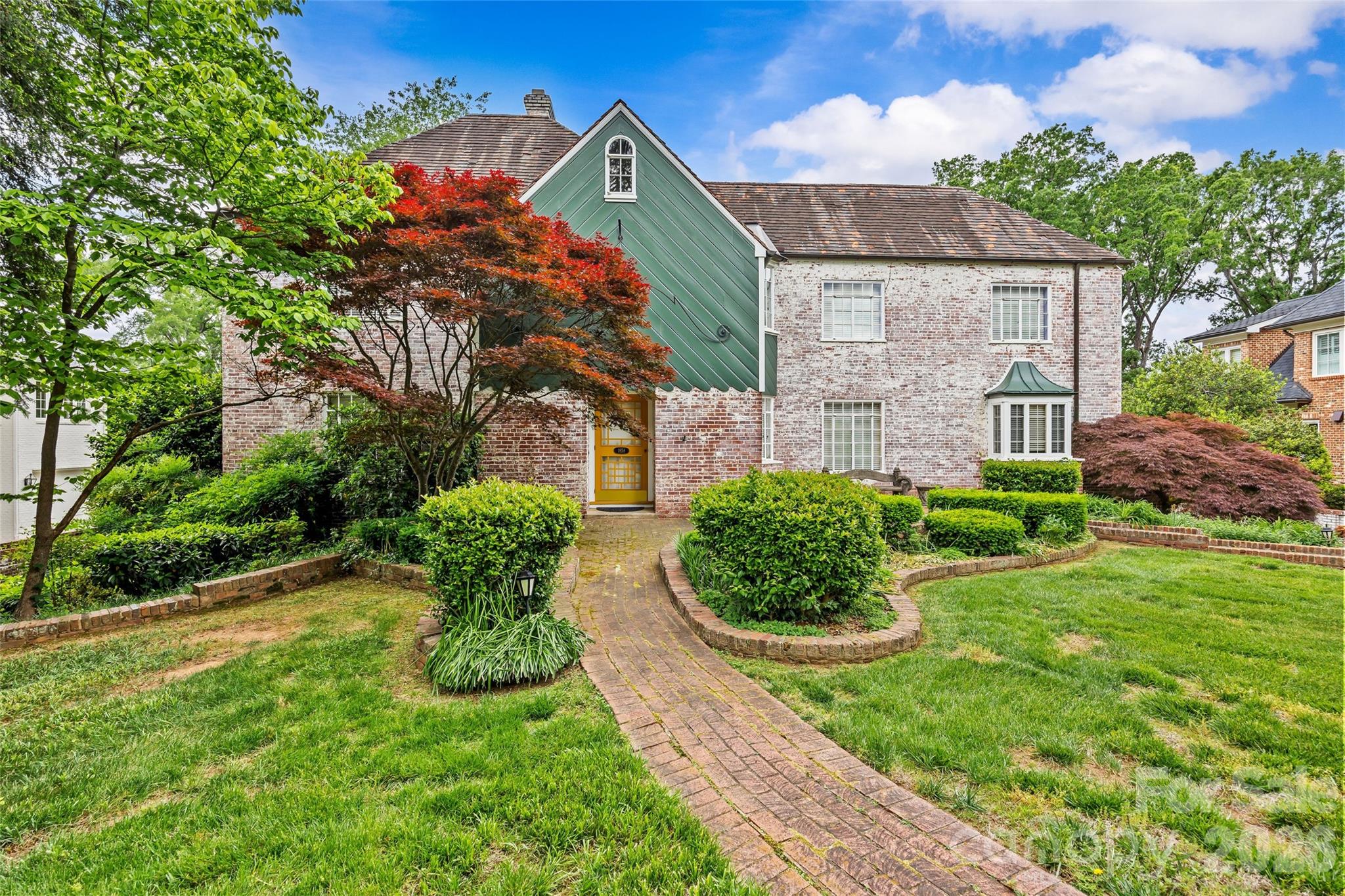 1858 Queens Road W — Charlotte