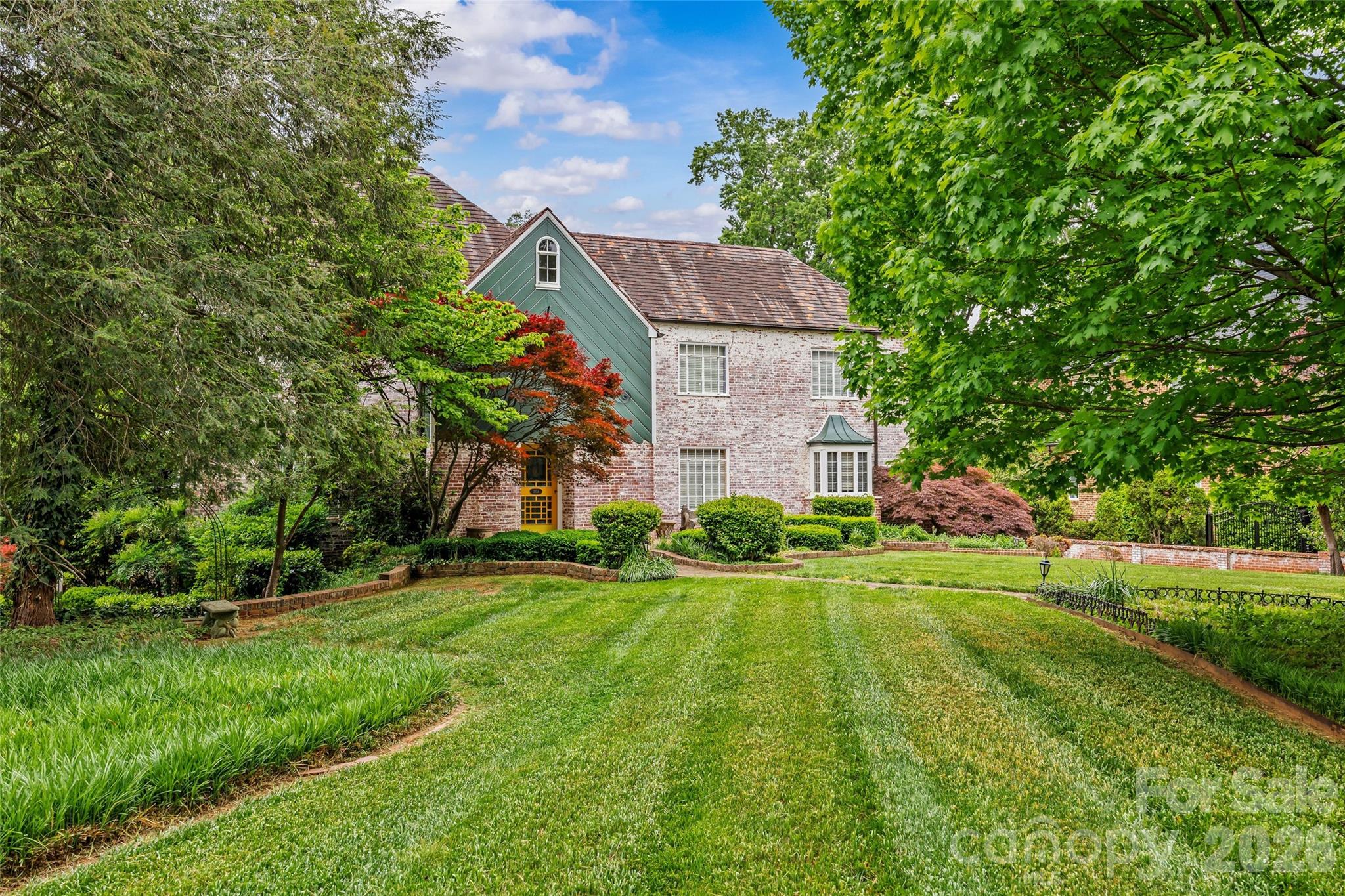 1858 Queens Road W — Charlotte