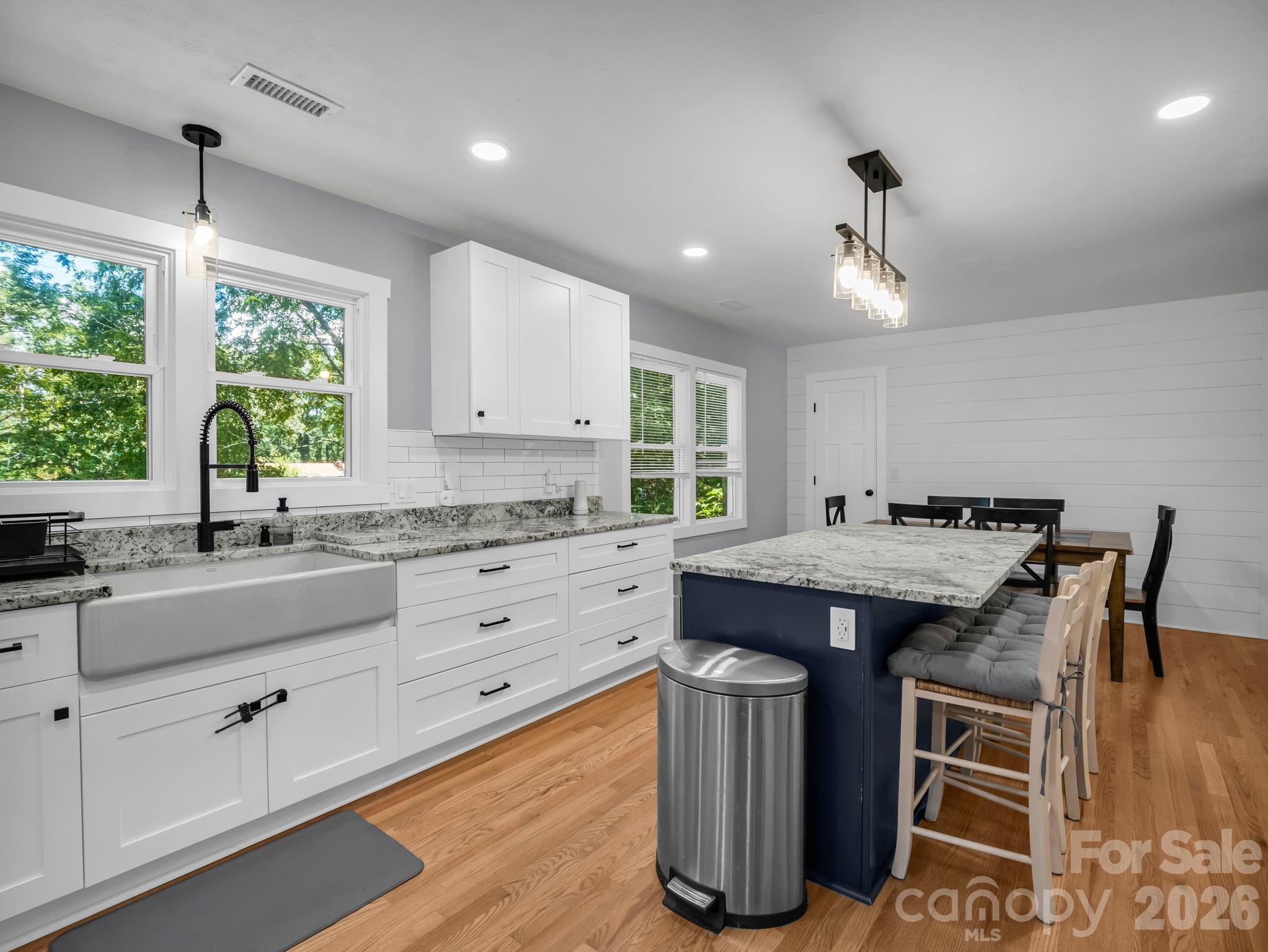 3208 Florida Drive — Hendersonville