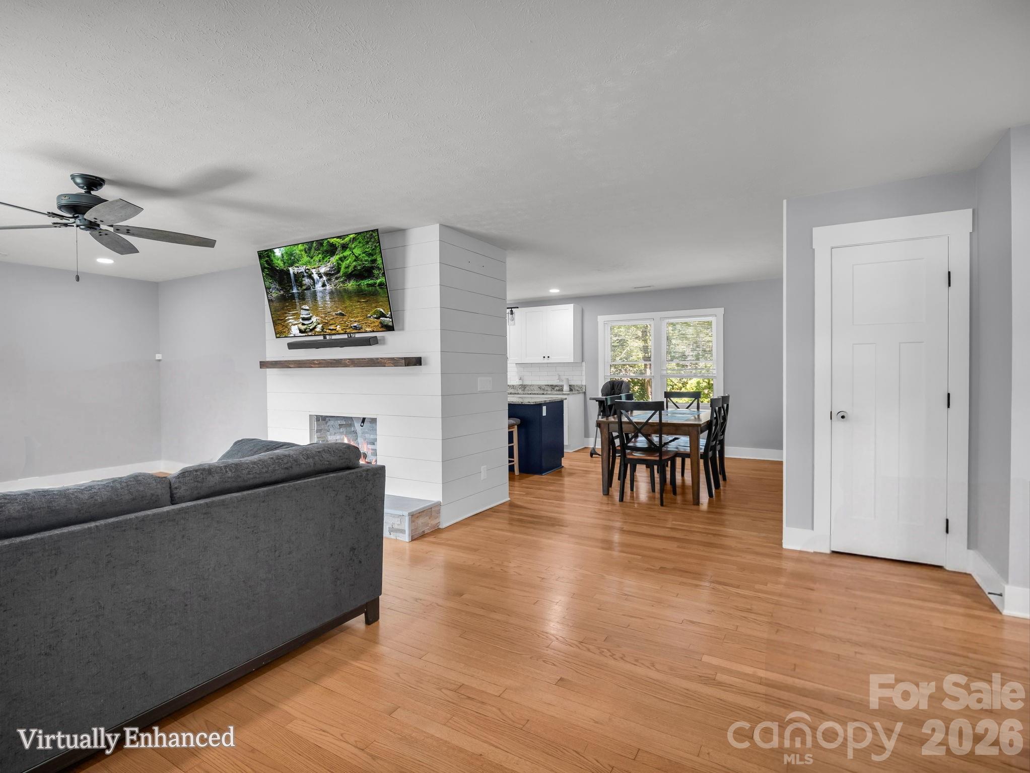 3208 Florida Drive — Hendersonville