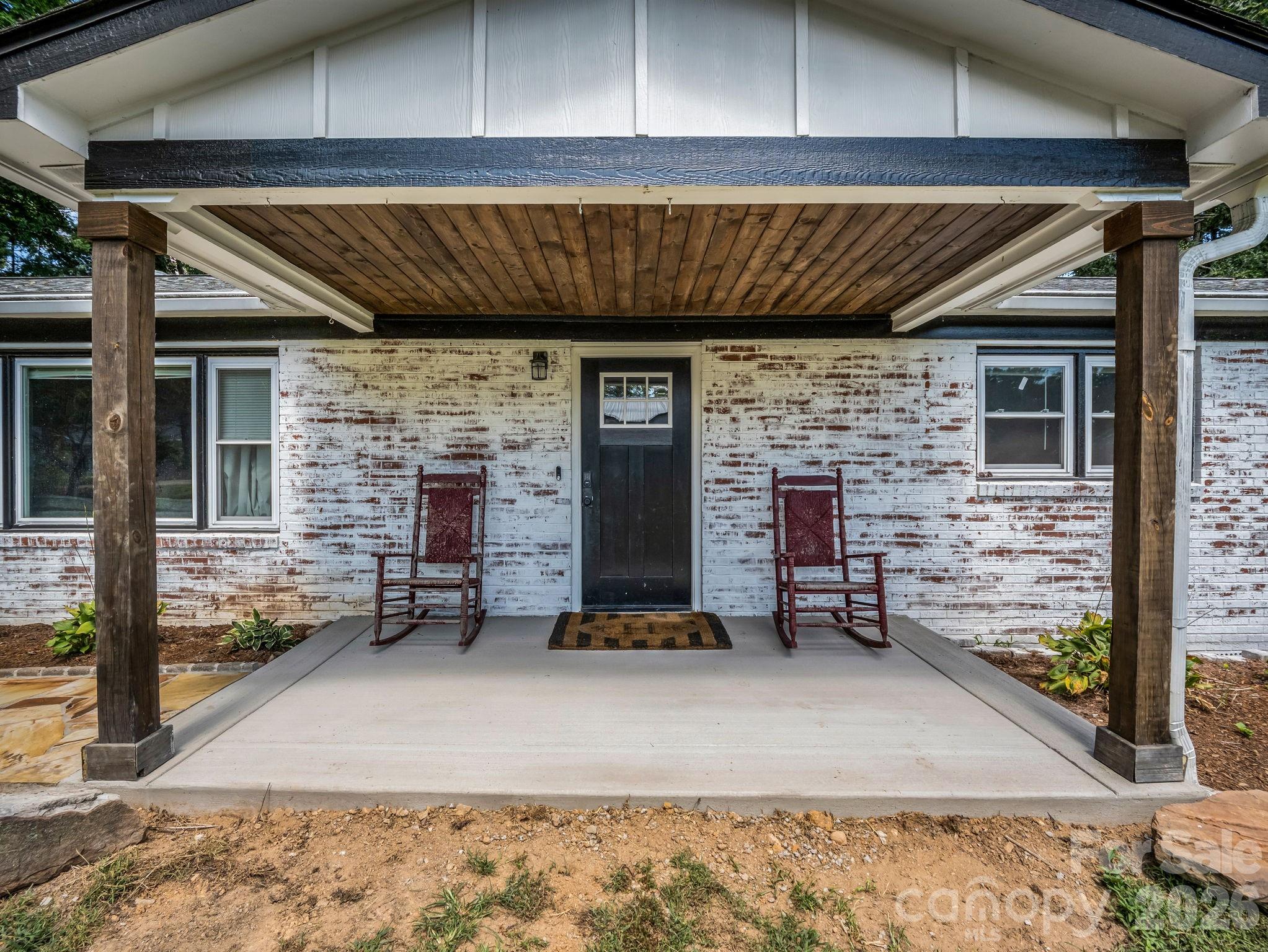3208 Florida Drive — Hendersonville