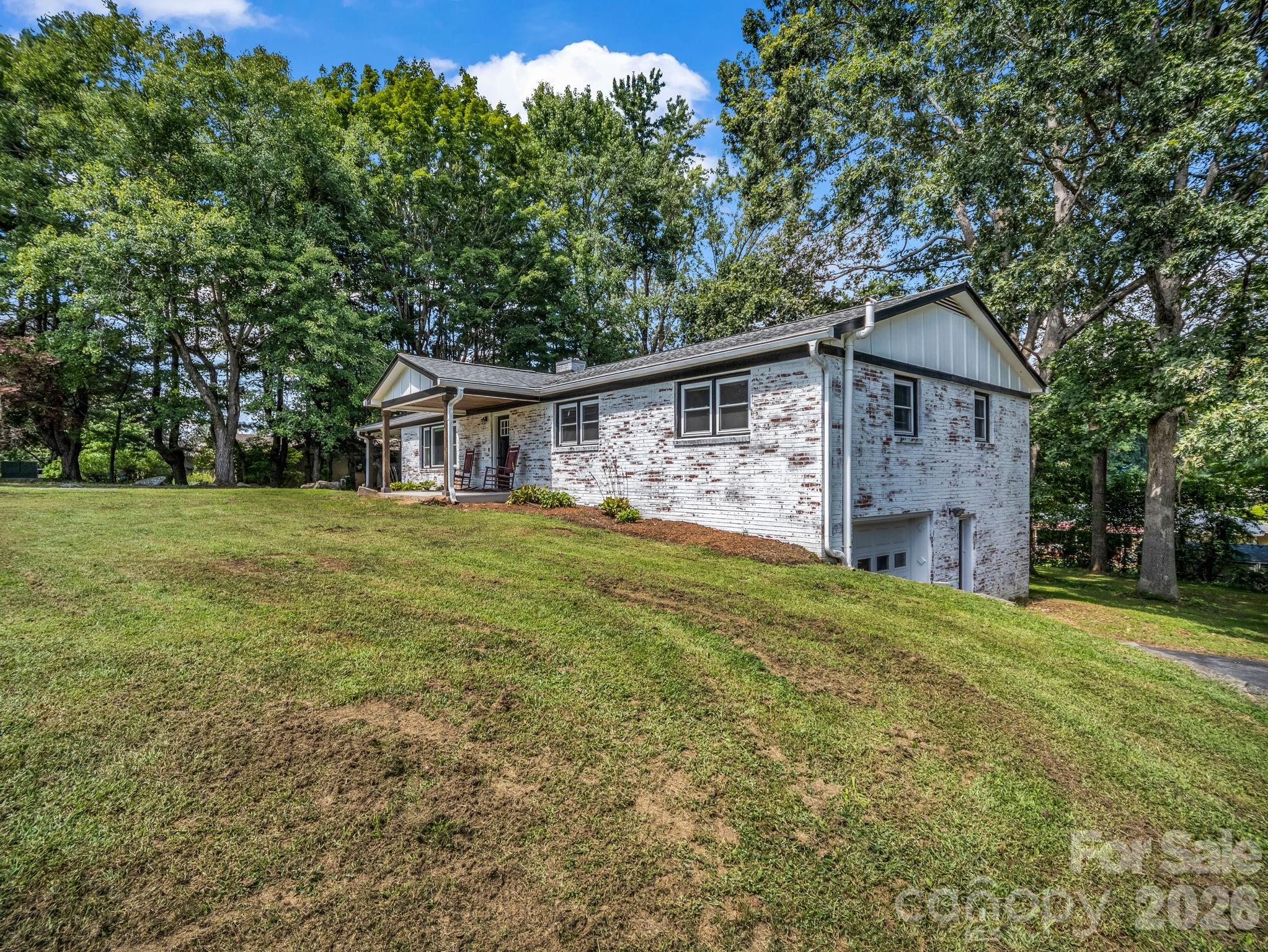 3208 Florida Drive — Hendersonville