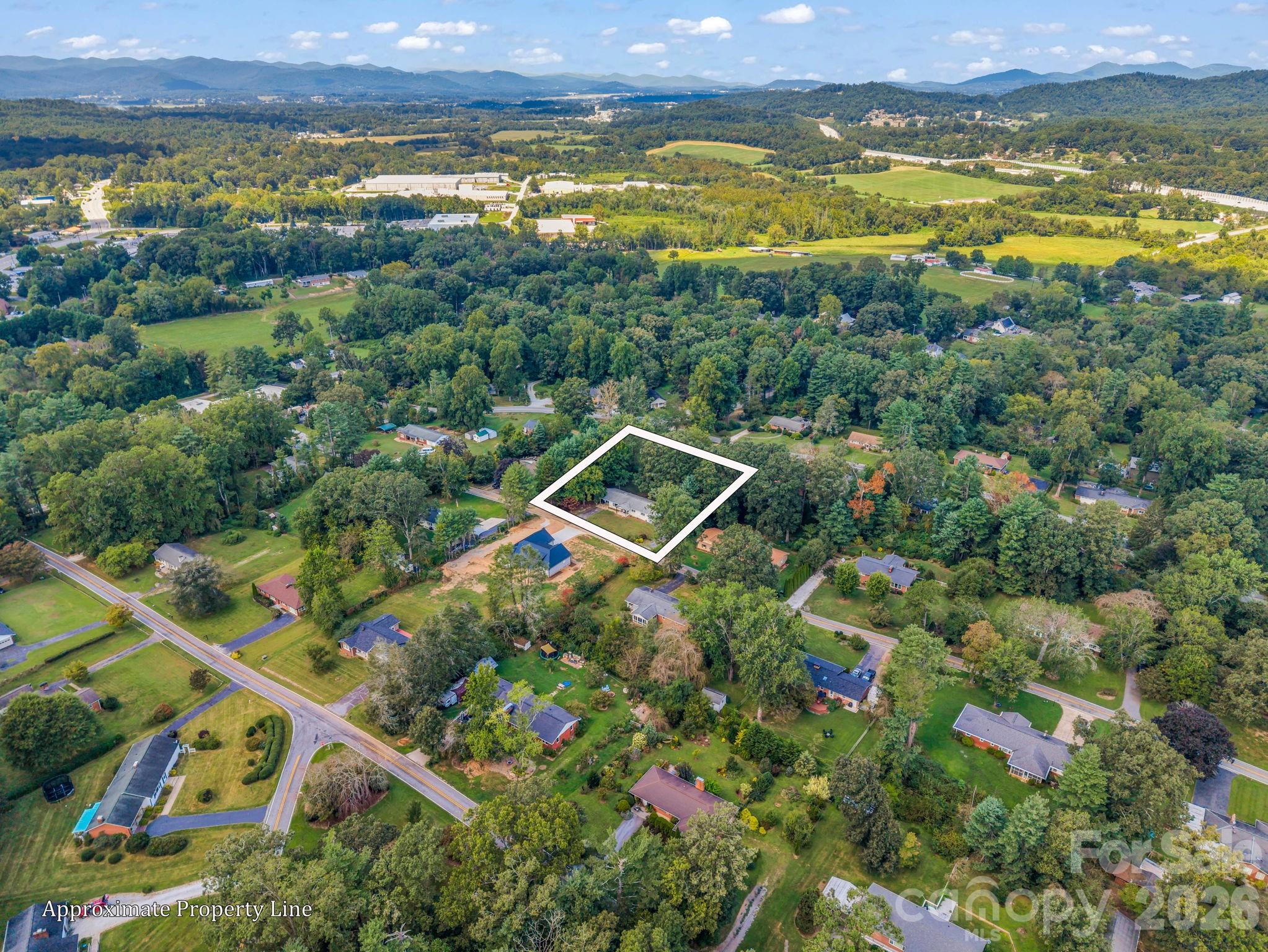 3208 Florida Drive — Hendersonville