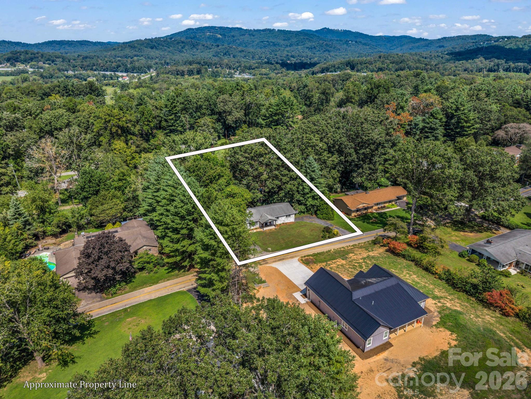 3208 Florida Drive — Hendersonville