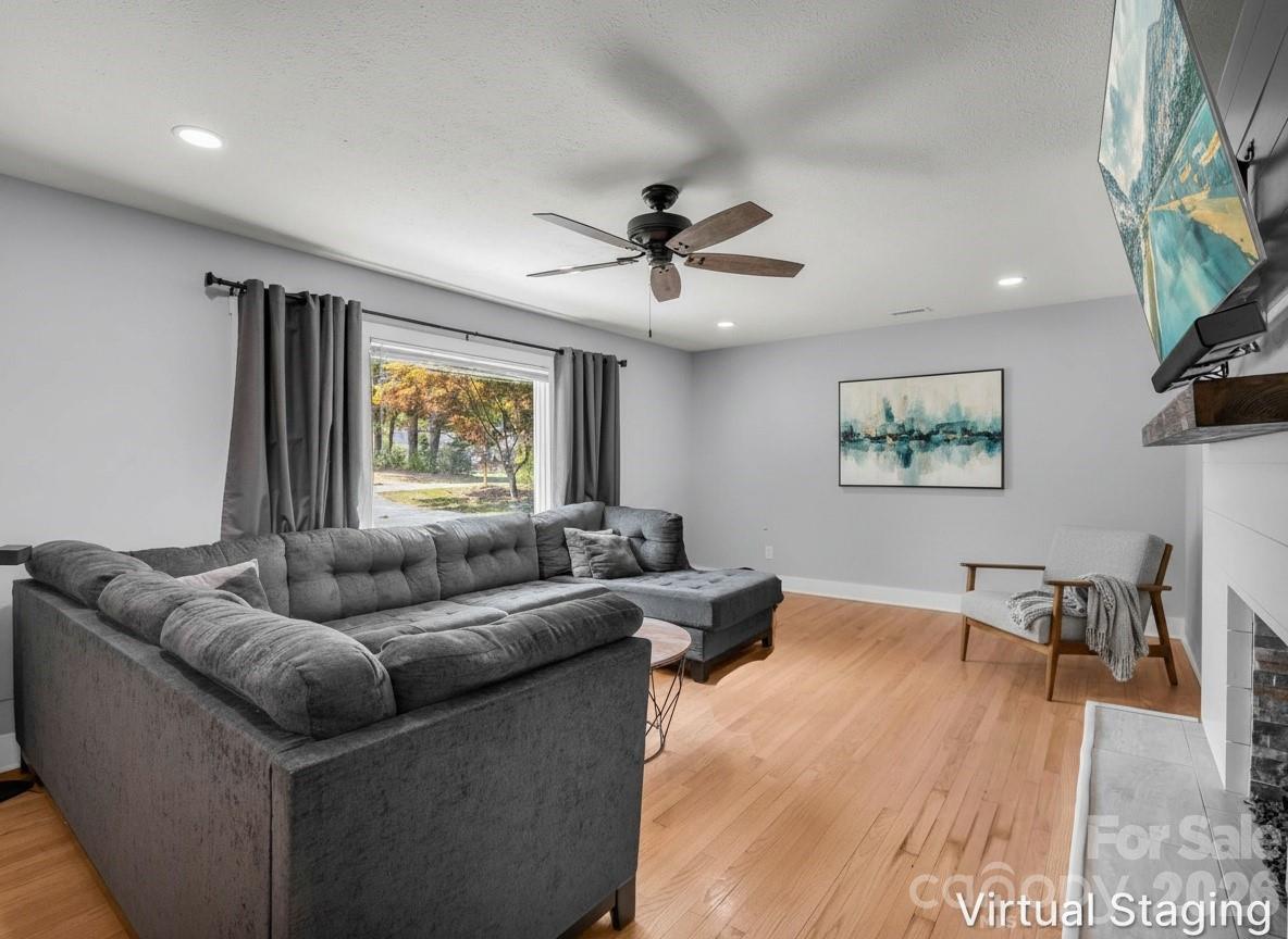 3208 Florida Drive — Hendersonville