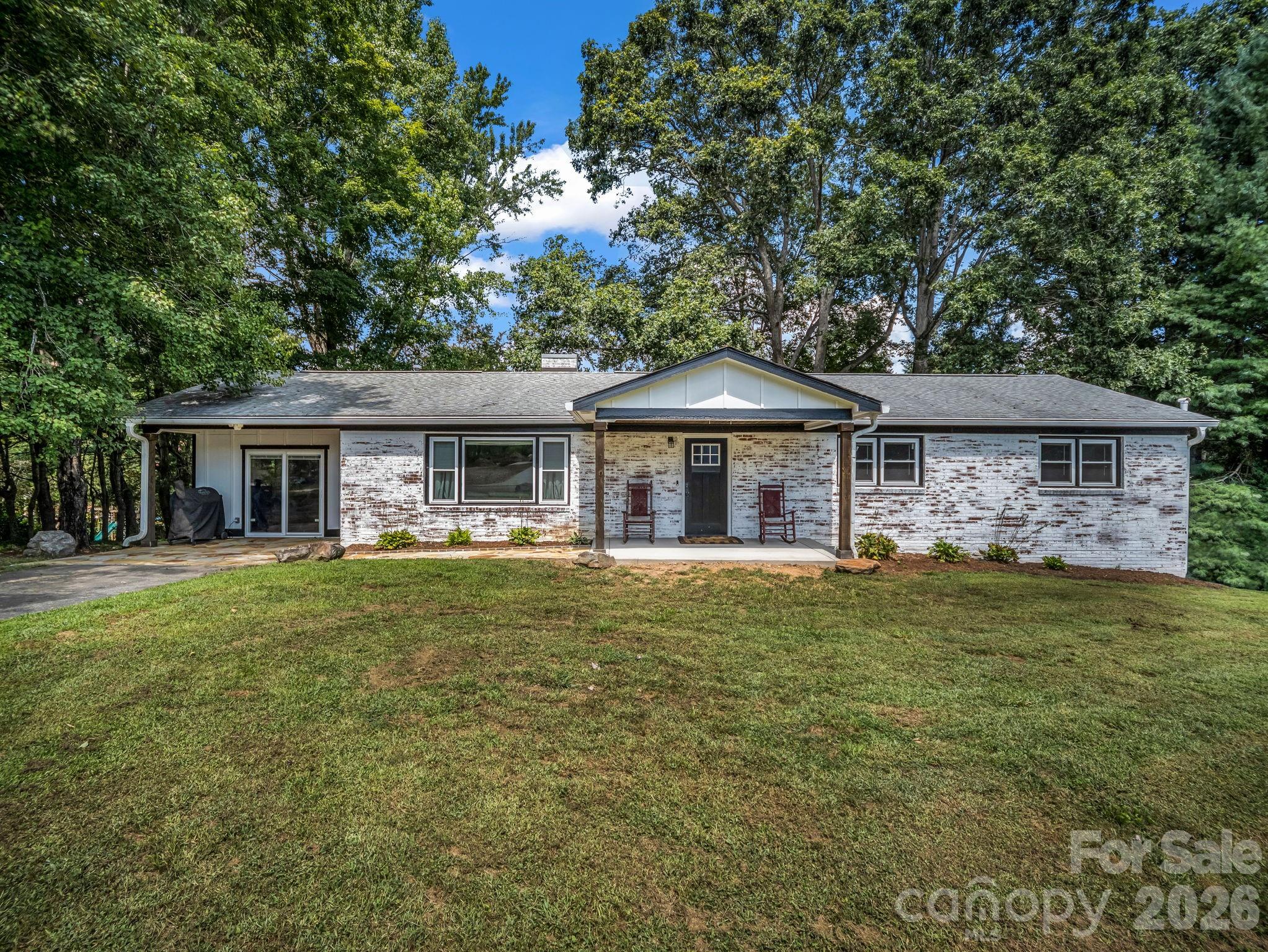 3208 Florida Drive — Hendersonville