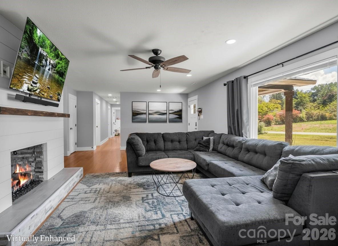 3208 Florida Drive — Hendersonville