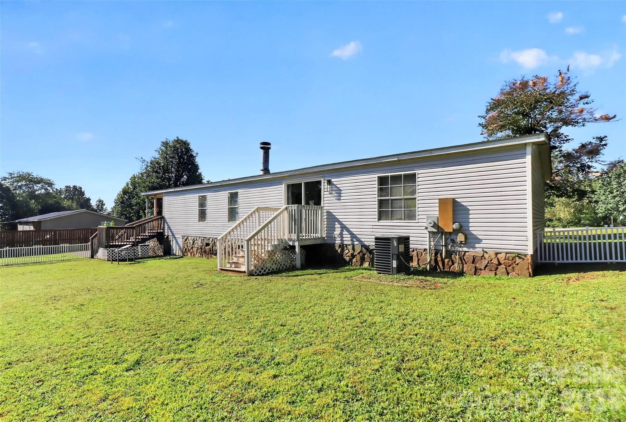 1778 N Ingleside Farm Road — Iron Station